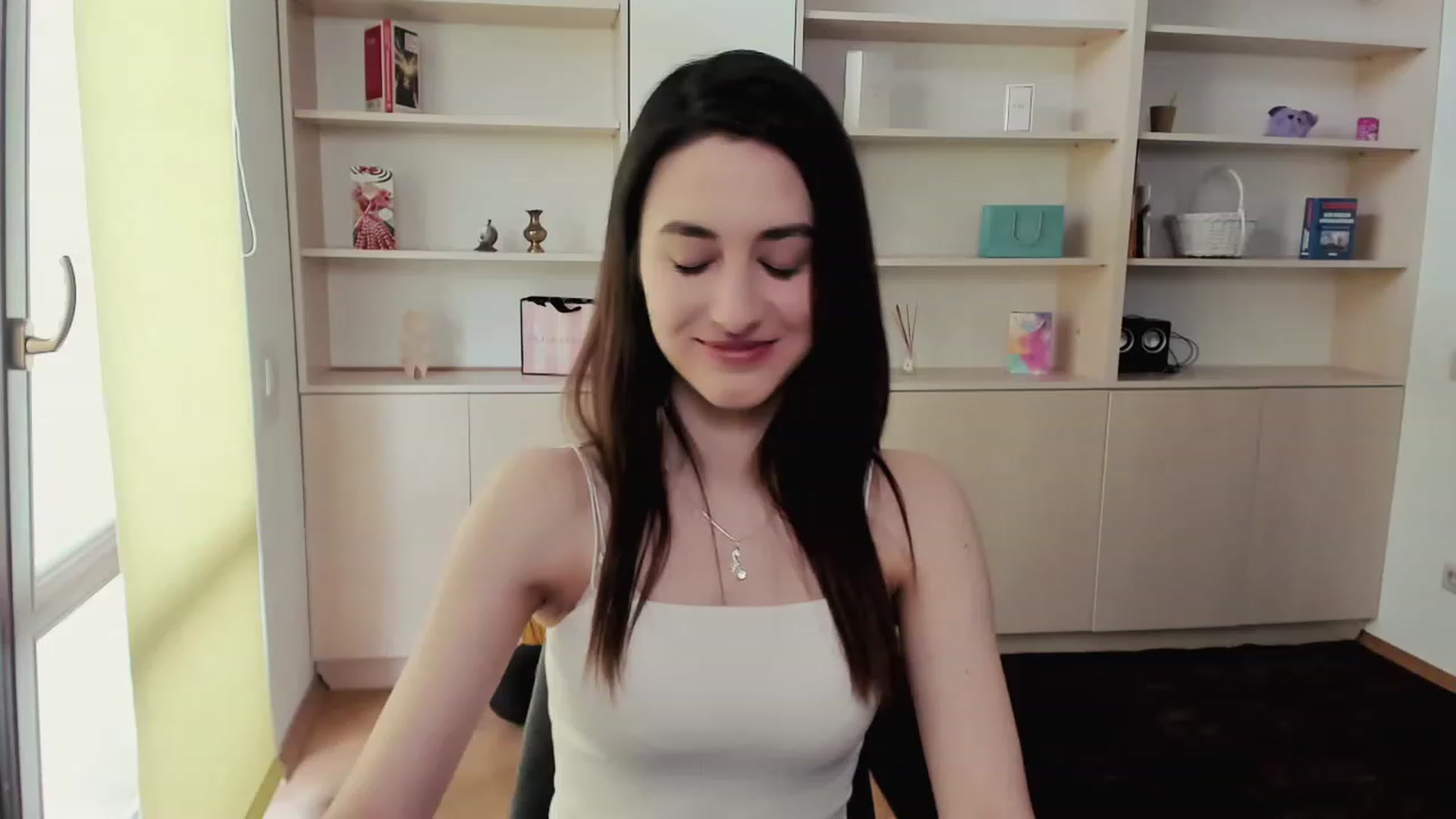 Gallery image thumbnail from RoyalKitten's myfreecams stream on, 05/08/2023, 11:44 image 4 of 20