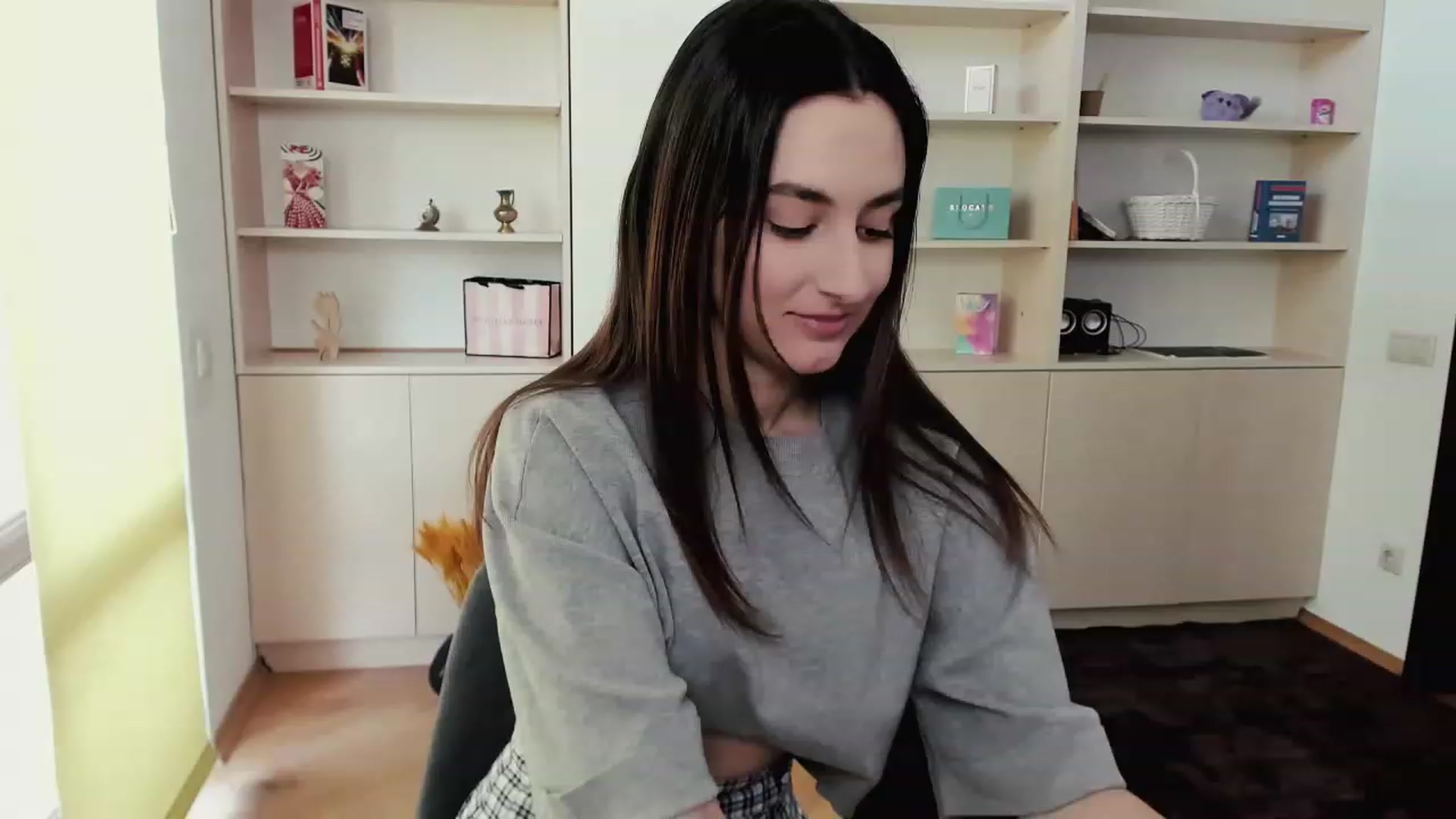 Gallery image thumbnail from RoyalKitten's myfreecams stream on, 05/10/2023, 11:09 image 8 of 20