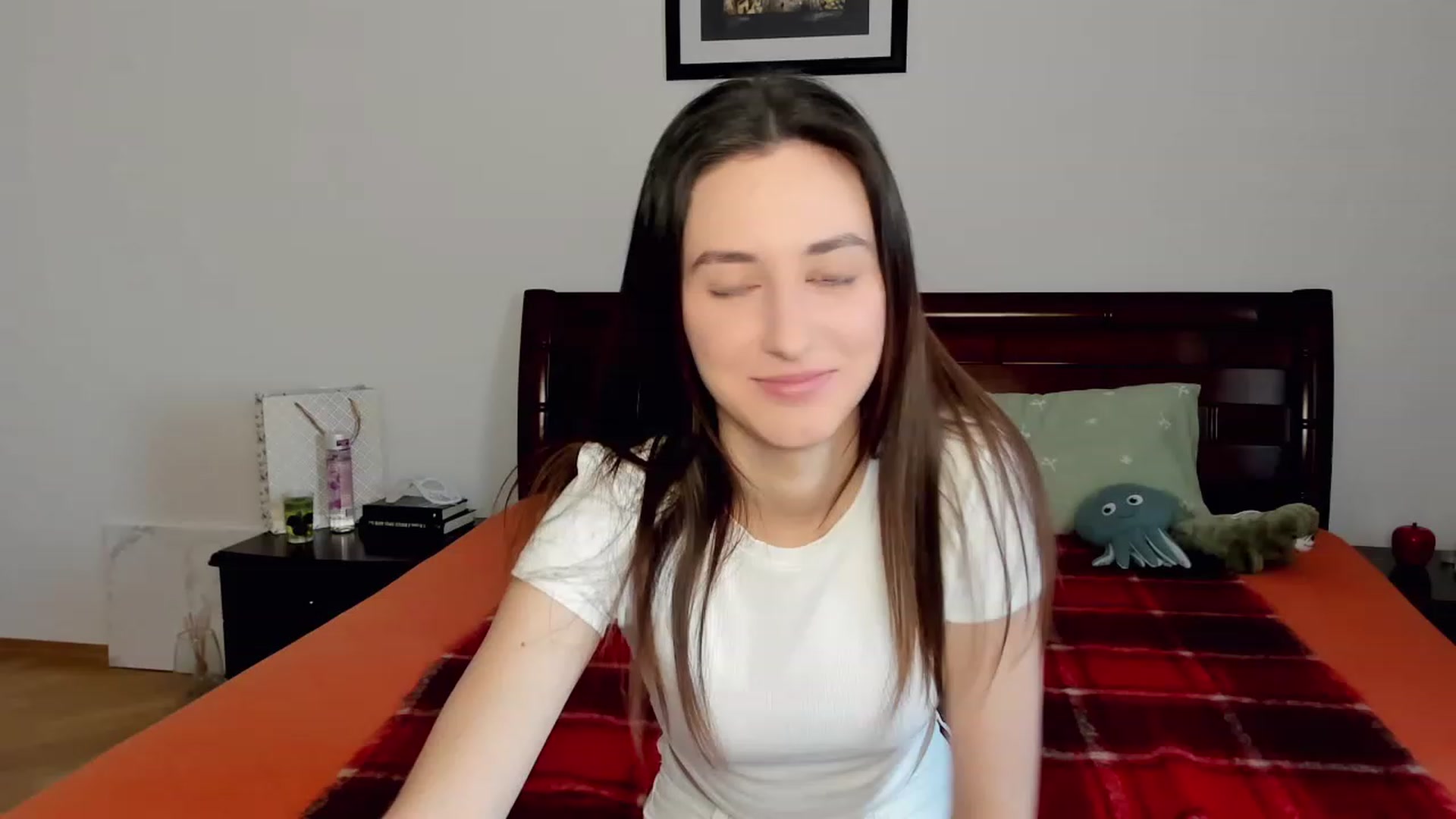 Gallery image thumbnail from RoyalKitten's myfreecams stream on, 05/11/2023, 09:55 image 3 of 20