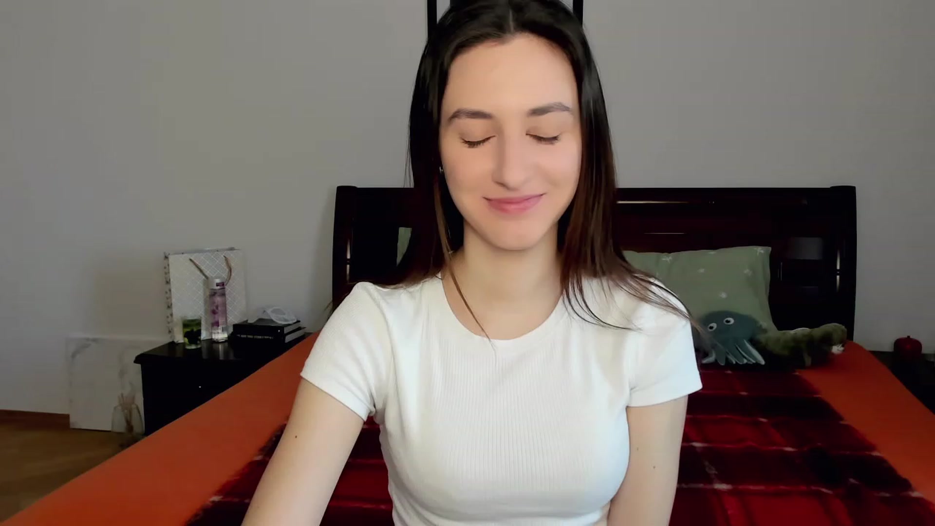 Gallery image thumbnail from RoyalKitten's myfreecams stream on, 05/11/2023, 09:55 image 12 of 20