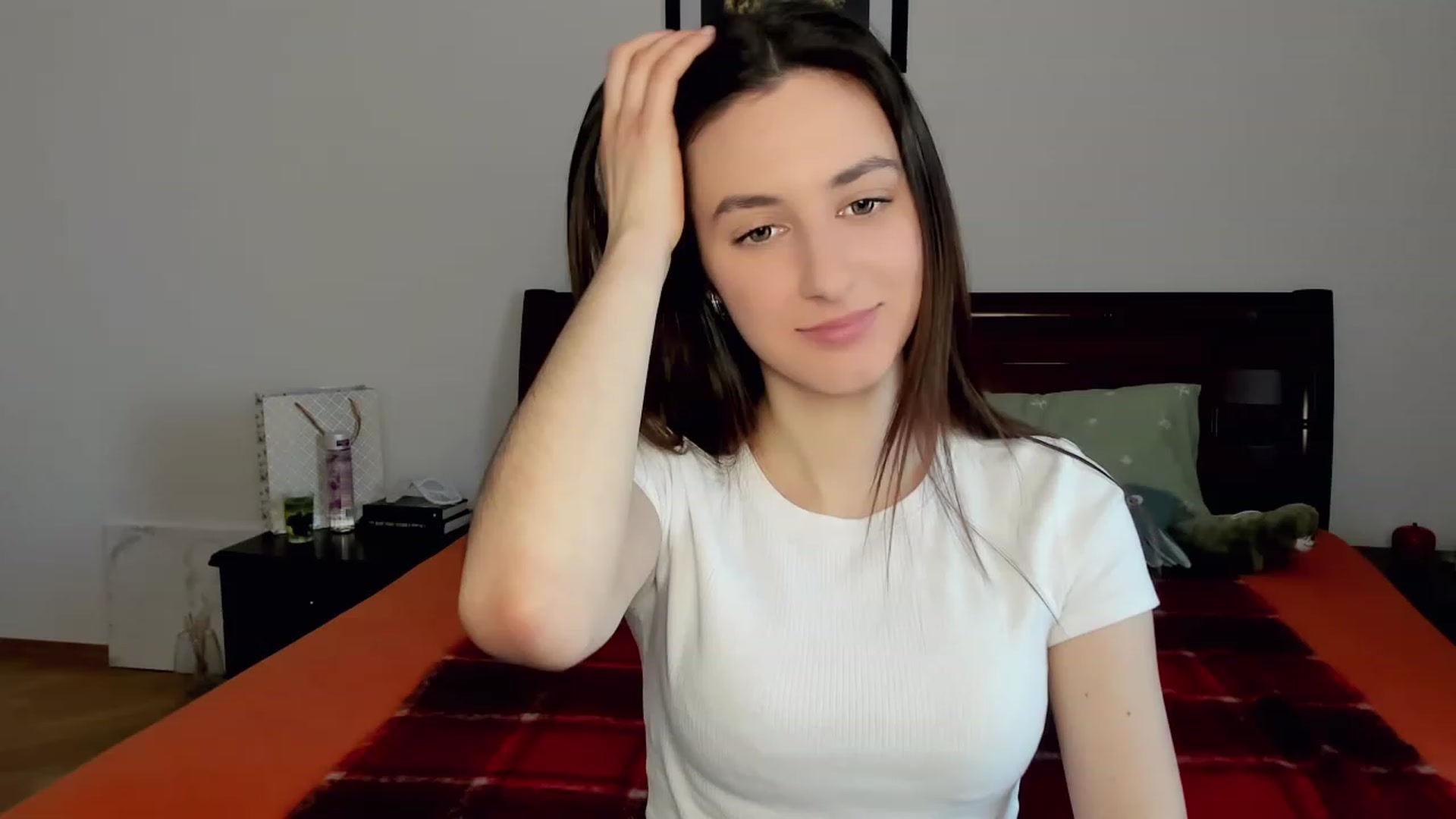 Gallery image thumbnail from RoyalKitten's myfreecams stream on, 05/11/2023, 09:55 image 13 of 20