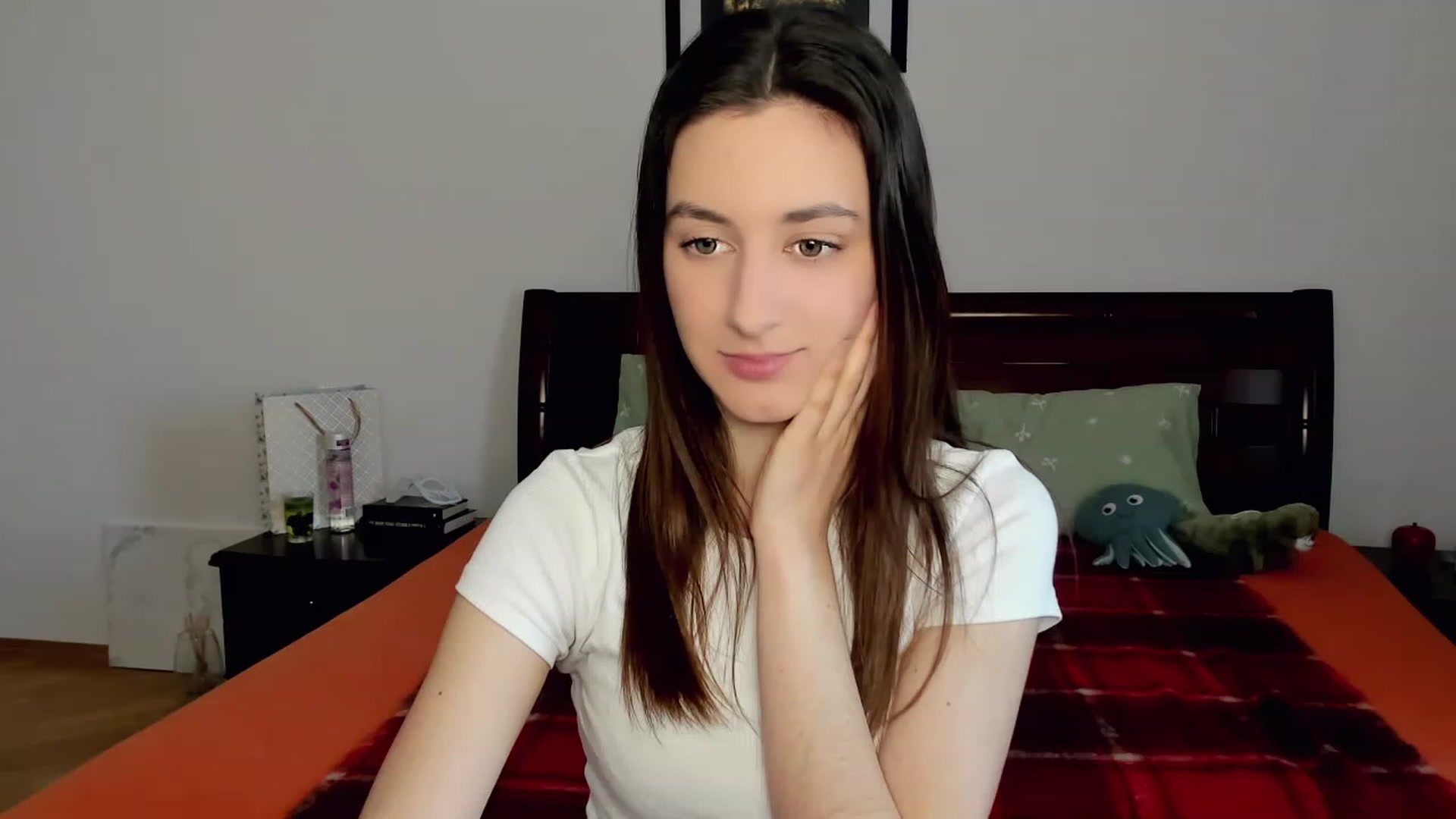 Gallery image thumbnail from RoyalKitten's myfreecams stream on, 05/11/2023, 09:55 image 10 of 20