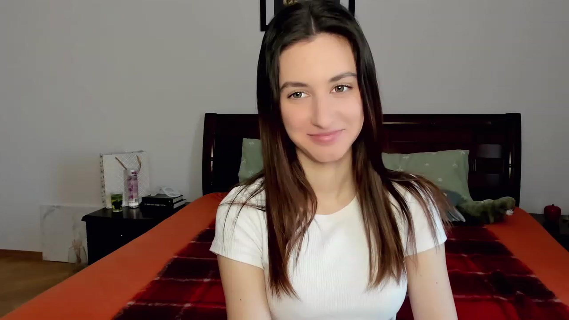 Gallery image thumbnail from RoyalKitten's myfreecams stream on, 05/11/2023, 09:55 image 15 of 20
