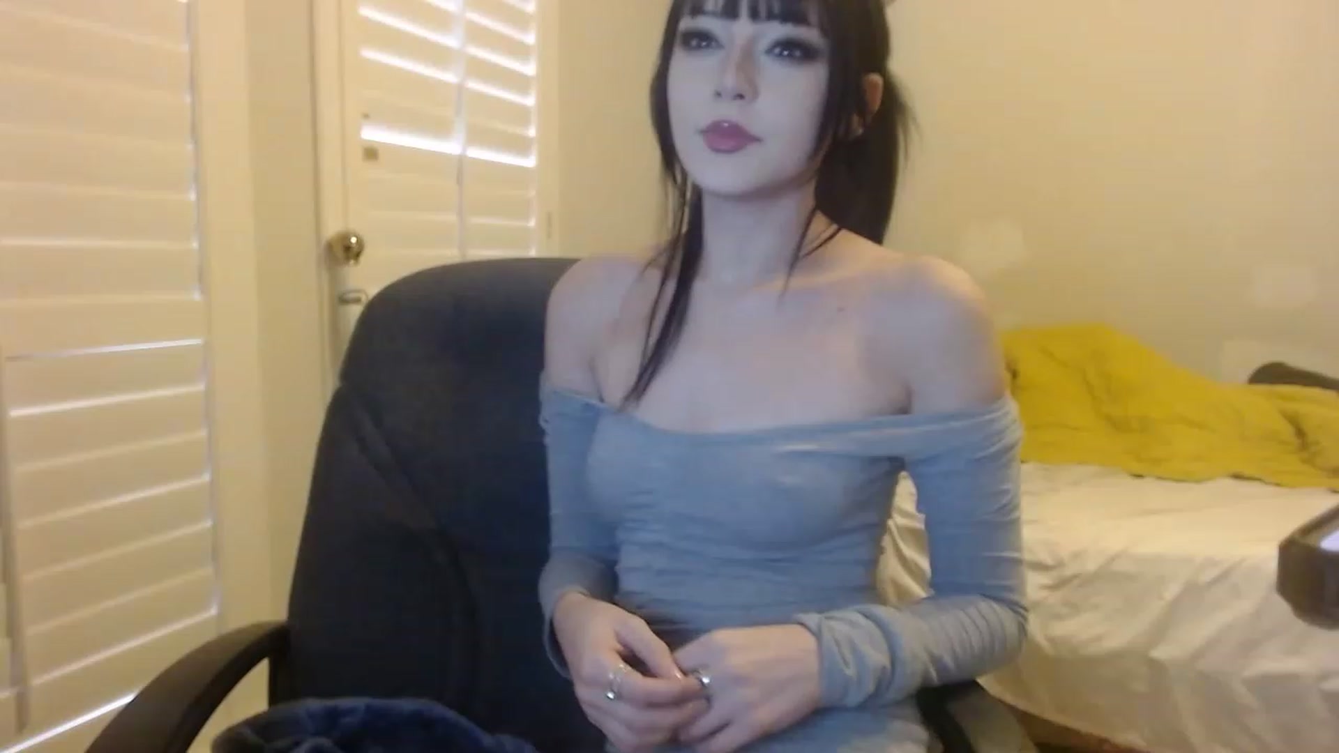 Gallery image thumbnail from Royalfwush's myfreecams stream on, 11/15/2022, 14:48 image 17 of 20