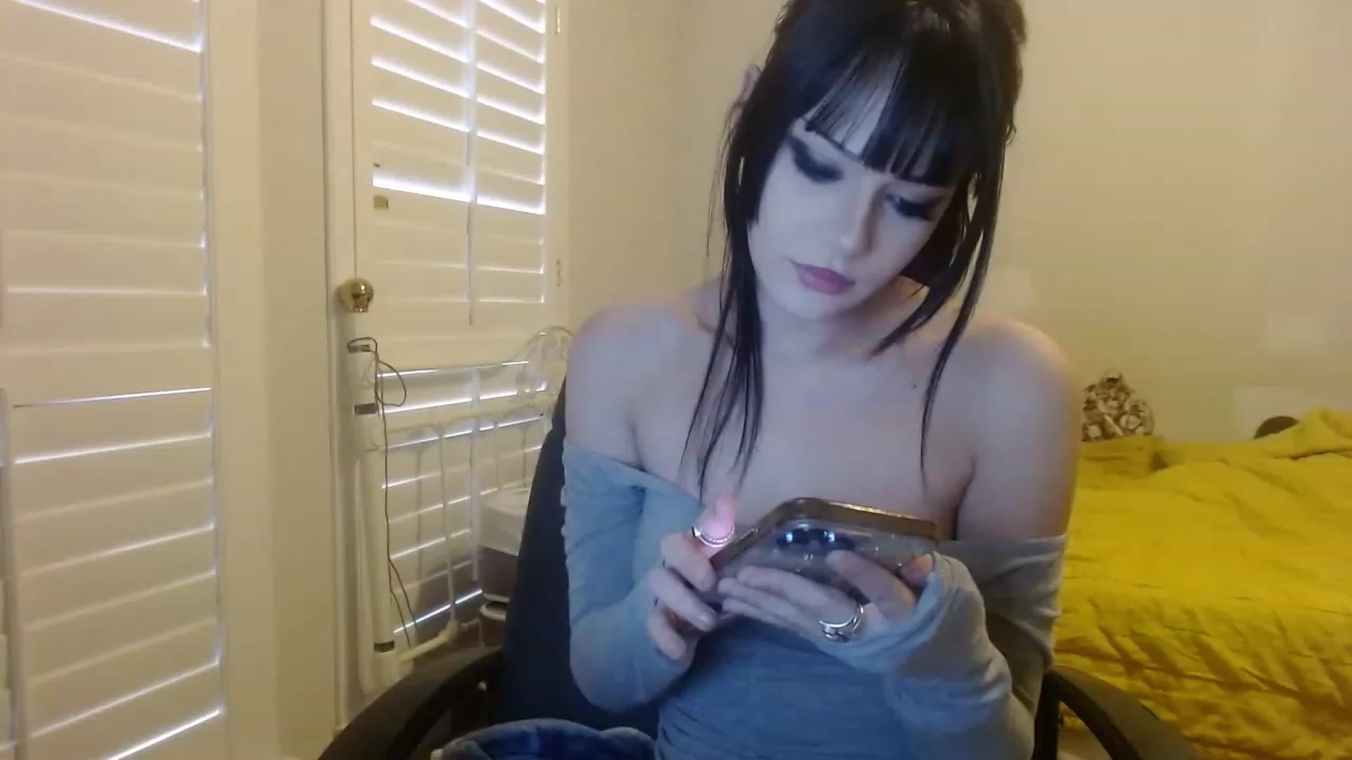 Gallery image thumbnail from Royalfwush's myfreecams stream on, 11/15/2022, 15:40 image 3 of 20