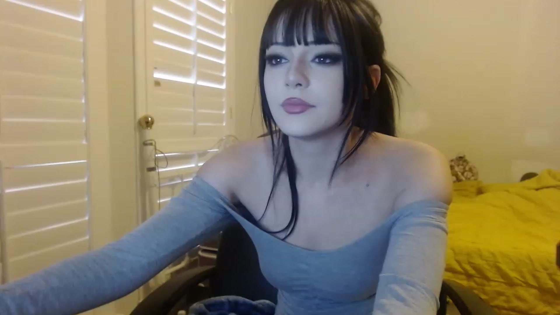 Gallery image thumbnail from Royalfwush's myfreecams stream on, 11/15/2022, 15:40 image 11 of 20
