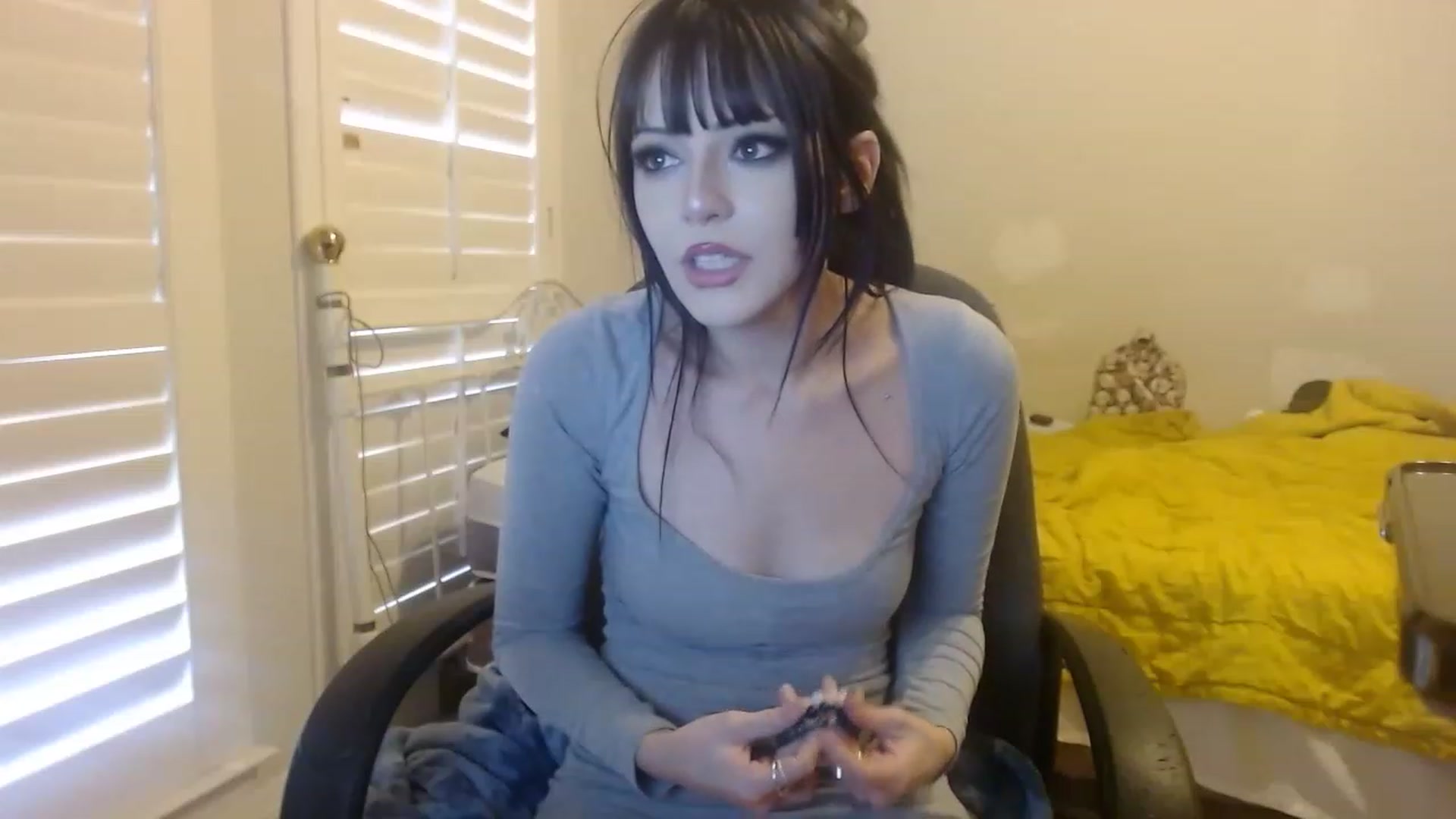 Gallery image thumbnail from Royalfwush's myfreecams stream on, 11/15/2022, 17:07 image 20 of 20