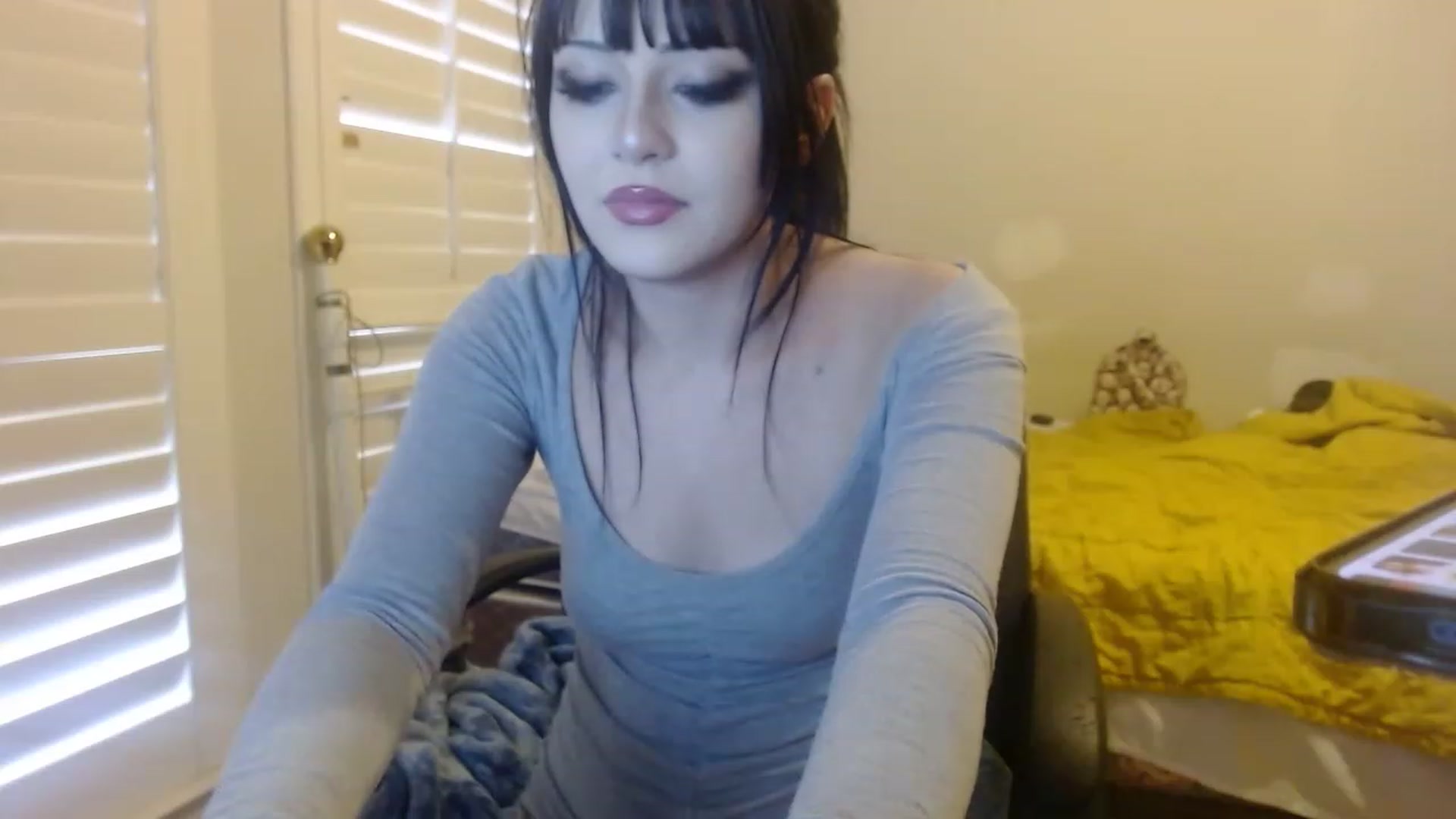 Gallery image thumbnail from Royalfwush's myfreecams stream on, 11/15/2022, 17:07 image 10 of 20