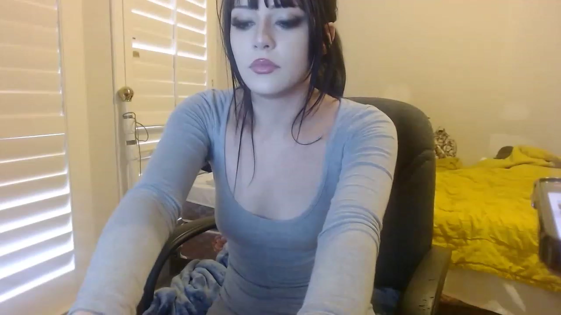Gallery image thumbnail from Royalfwush's myfreecams stream on, 11/15/2022, 17:07 image 18 of 20