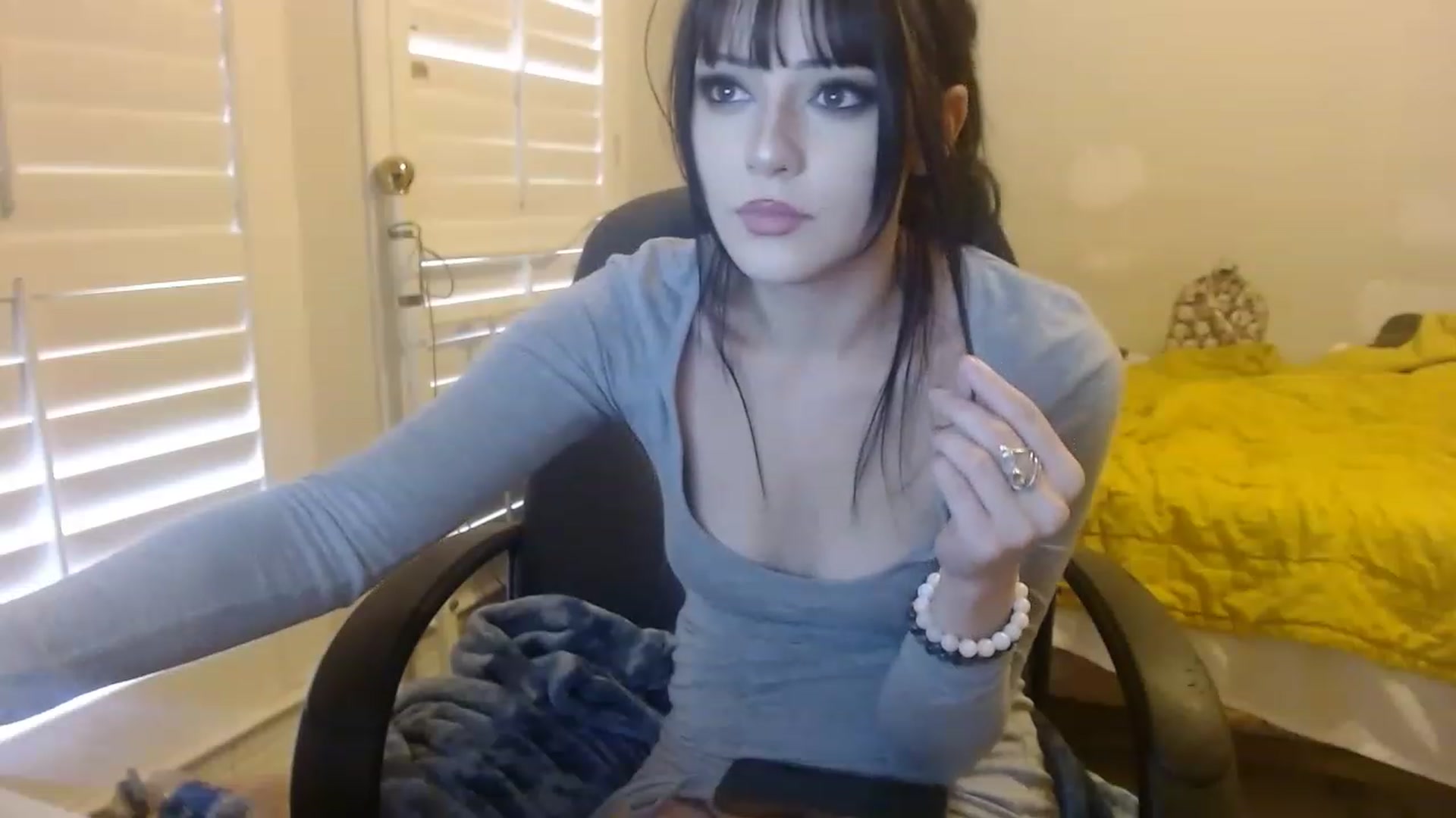 Gallery image thumbnail from Royalfwush's myfreecams stream on, 11/15/2022, 19:08 image 17 of 20
