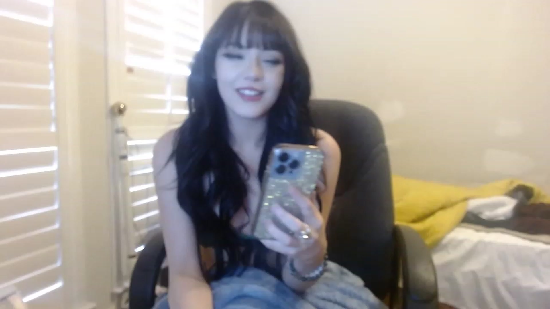 Gallery image thumbnail from Royalfwush's myfreecams stream on, 11/28/2022, 17:37 image 15 of 20