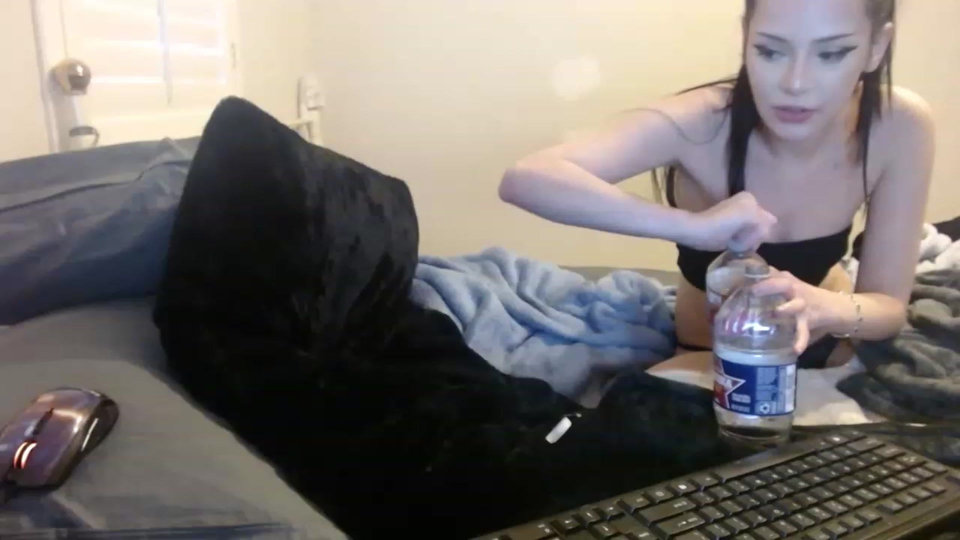 Gallery image thumbnail from Royalfwush's myfreecams stream on, 04/30/2023, 13:15 image 7 of 20