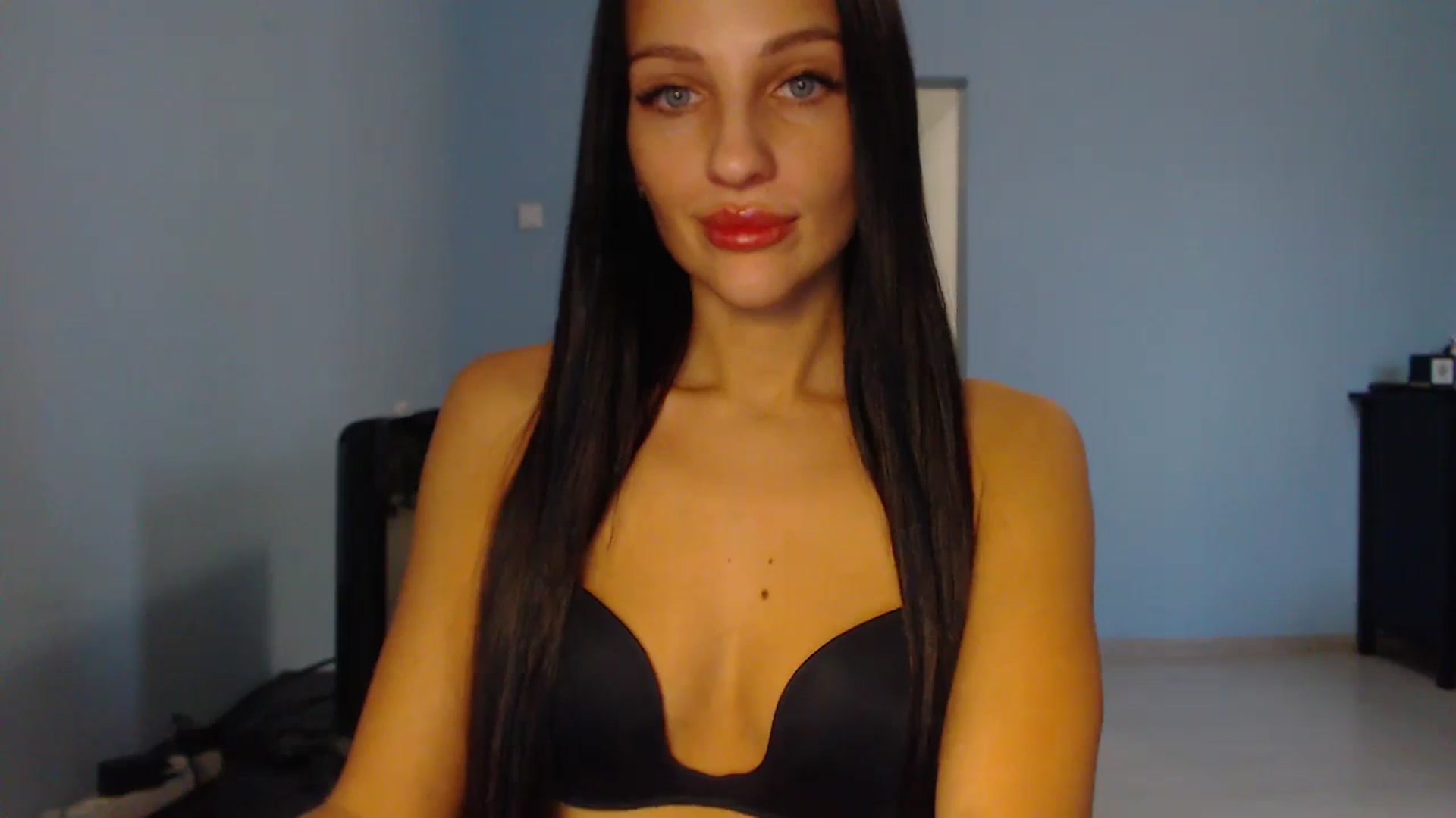 Gallery image thumbnail from Rozyblak's myfreecams stream on, 11/23/2023, 09:40 image 11 of 20