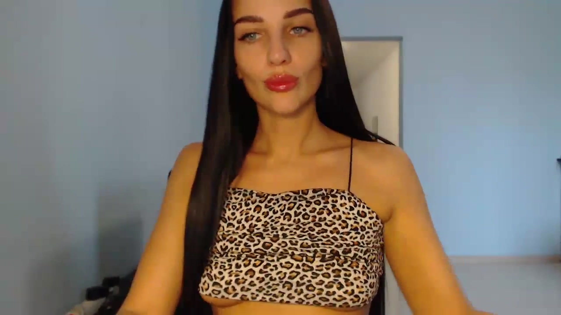 Gallery image thumbnail from Rozyblak's myfreecams stream on, 03/25/2024, 04:45 image 5 of 20