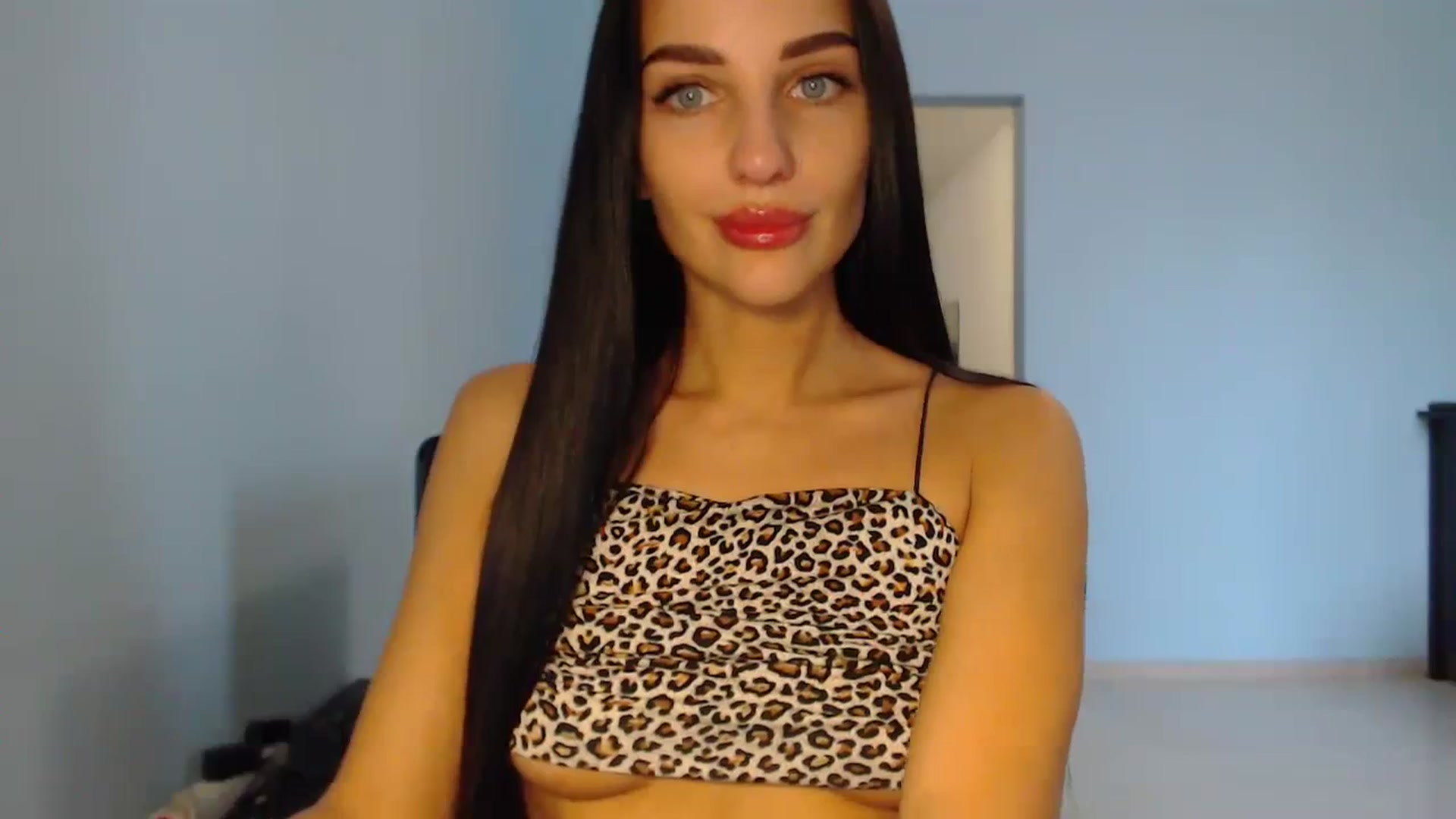 Gallery image thumbnail from Rozyblak's myfreecams stream on, 03/25/2024, 04:45 image 6 of 20