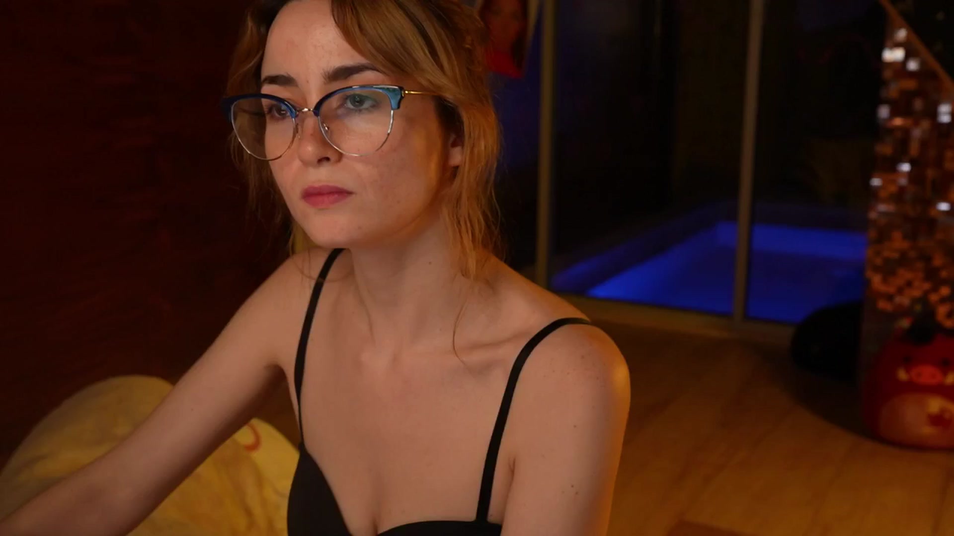 Gallery image thumbnail from RpgMona's myfreecams stream on, 04/16/2026, 06:28 image 16 of 20