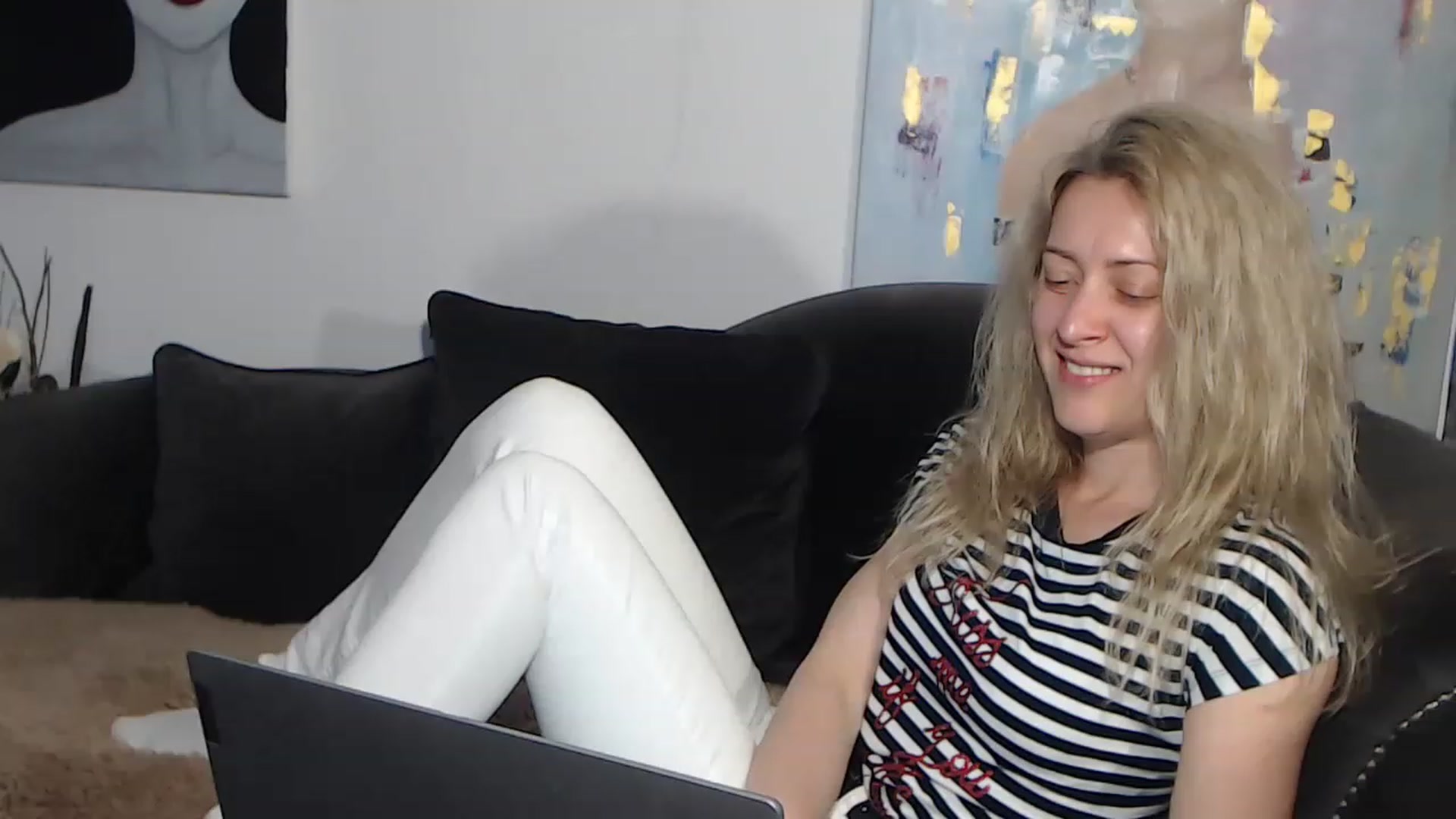 Gallery image thumbnail from RrrBecca's myfreecams stream on, 03/25/2023, 15:59 image 13 of 20