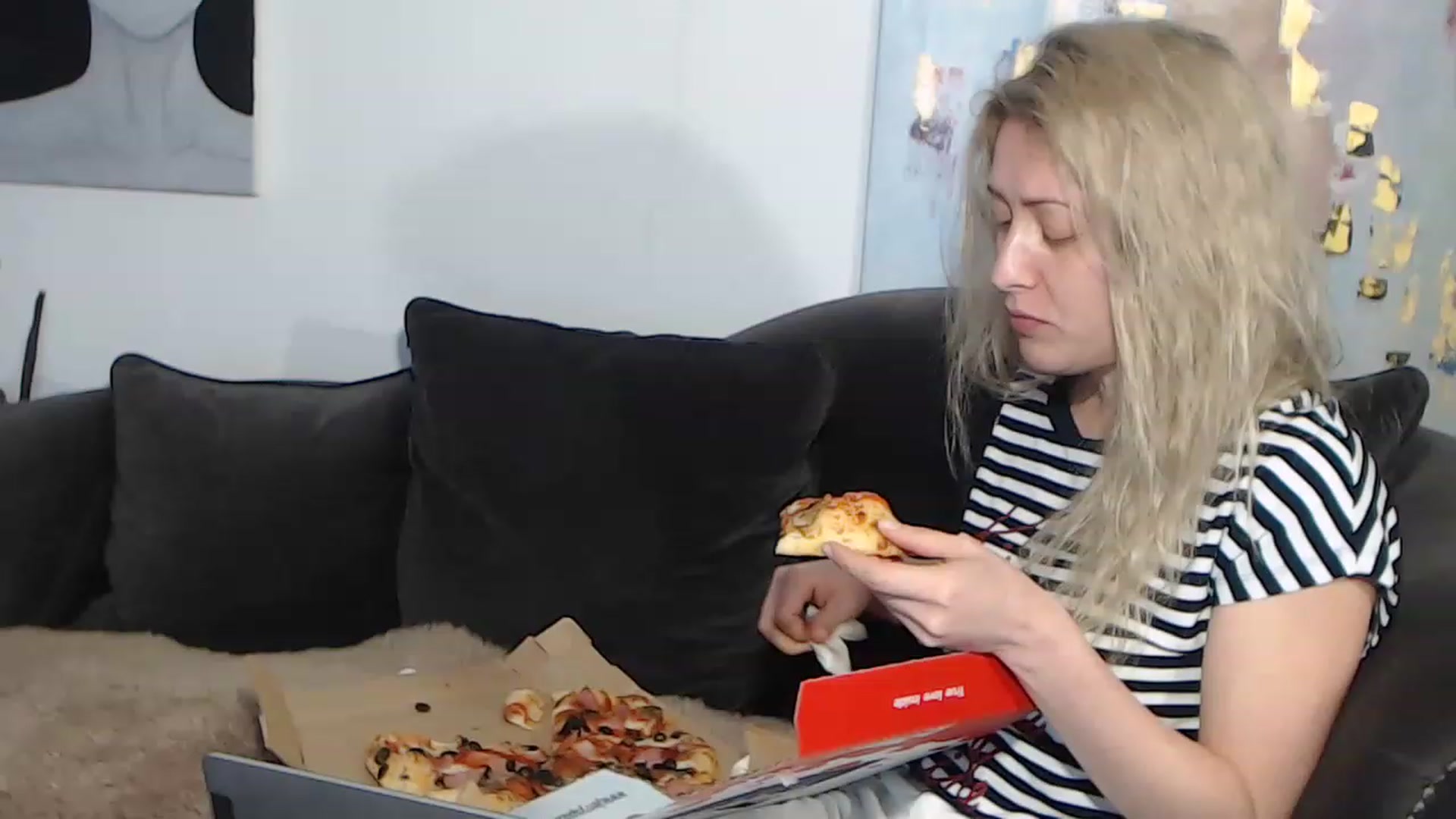 Gallery image thumbnail from RrrBecca's myfreecams stream on, 03/25/2023, 15:59 image 4 of 20