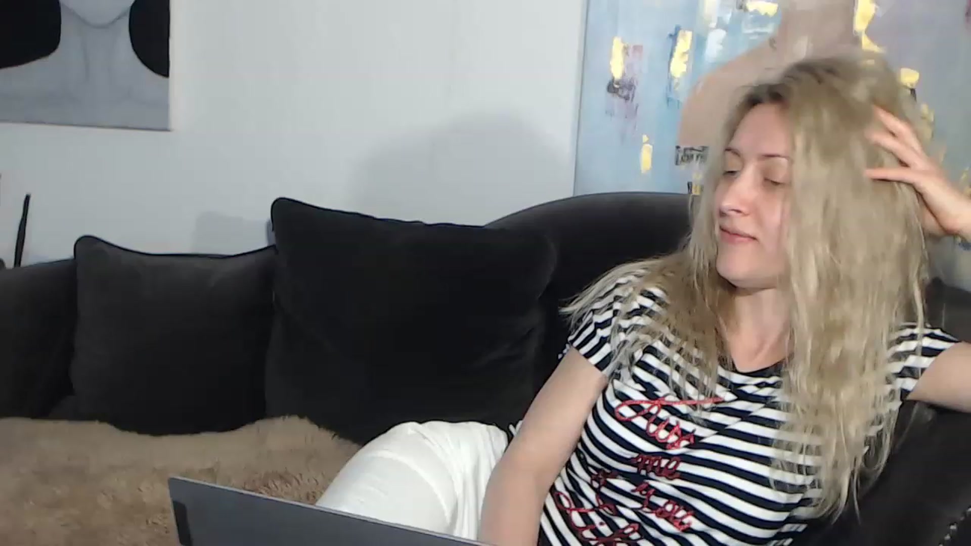 Gallery image thumbnail from RrrBecca's myfreecams stream on, 03/25/2023, 15:59 image 11 of 20