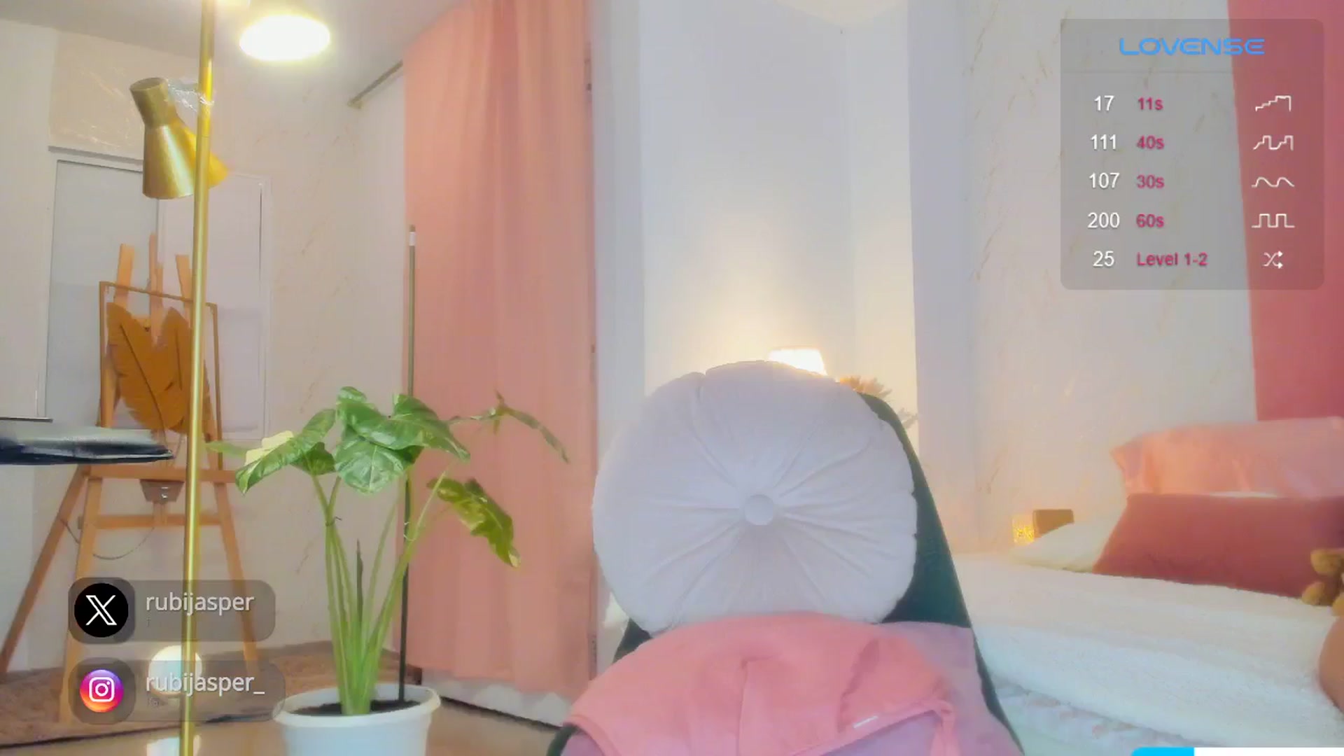 Gallery image thumbnail from RubiJasper's myfreecams stream on, 11/13/2024, 10:53 image 10 of 20
