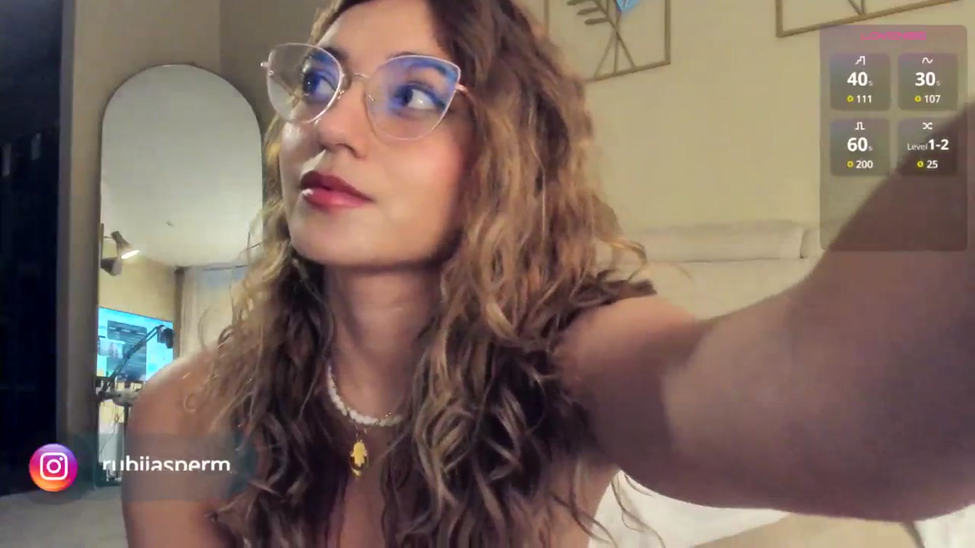 Gallery image thumbnail from RubiJasper's myfreecams stream on, 05/08/2025, 11:23 image 6 of 20