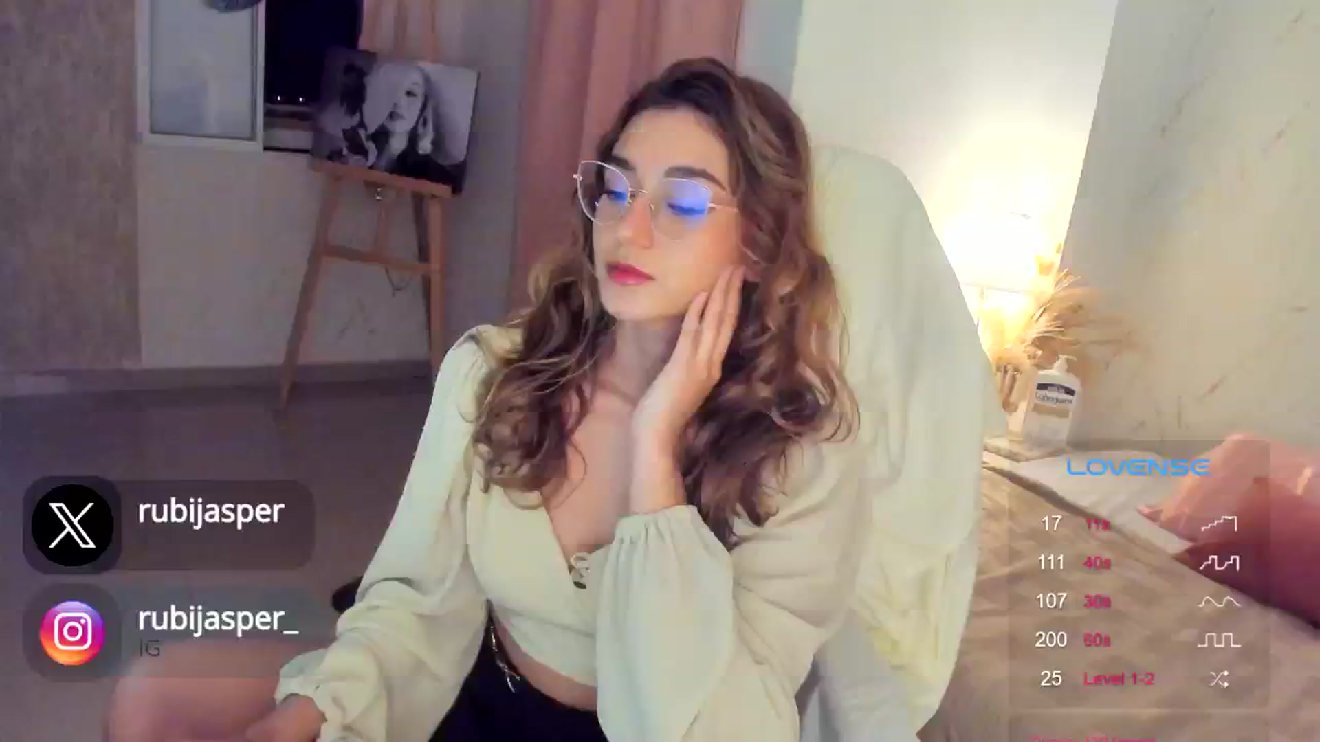 Gallery image thumbnail from RubiJasper's myfreecams stream on, 06/01/2025, 10:19 image 17 of 20