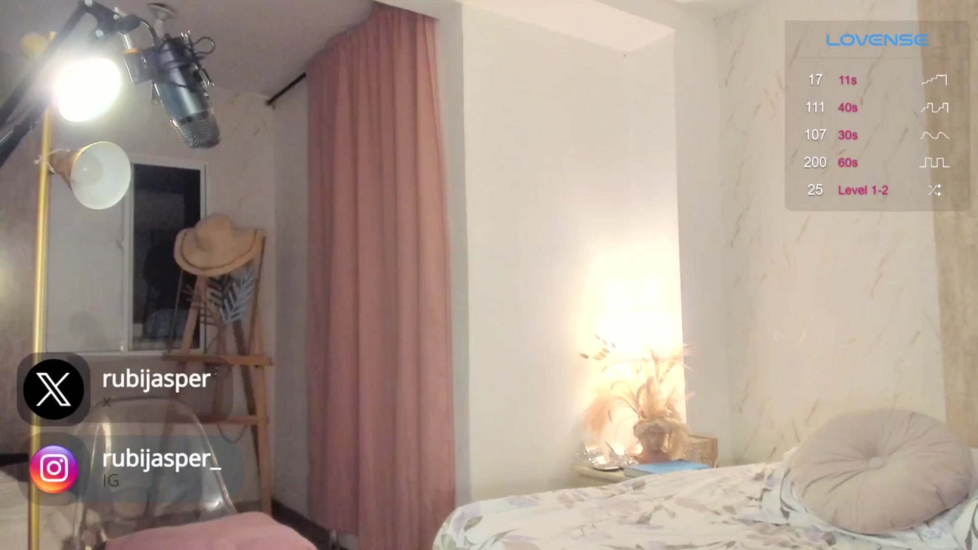 Gallery image thumbnail from RubiJasper's myfreecams stream on, 06/09/2025, 09:32 image 17 of 20