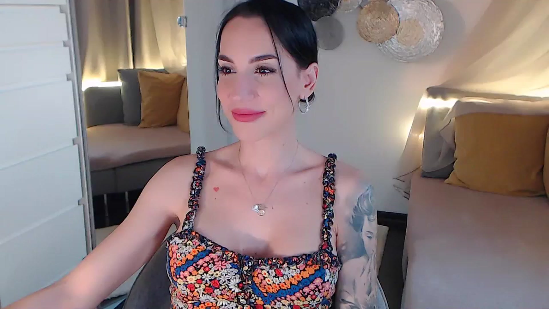 Gallery image thumbnail from RubinRosey's myfreecams stream on, 06/10/2025, 18:47 image 1 of 20