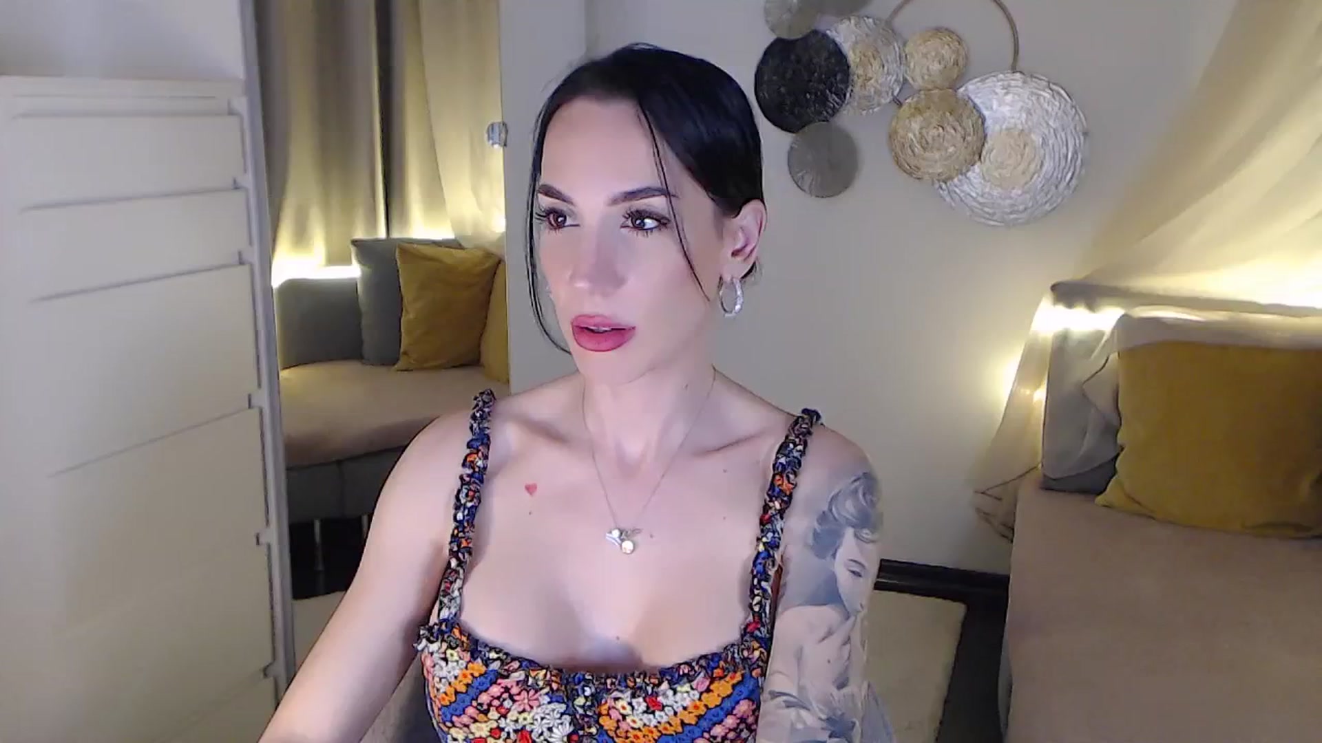 Gallery image thumbnail from RubinRosey's myfreecams stream on, 06/10/2025, 20:35 image 1 of 20