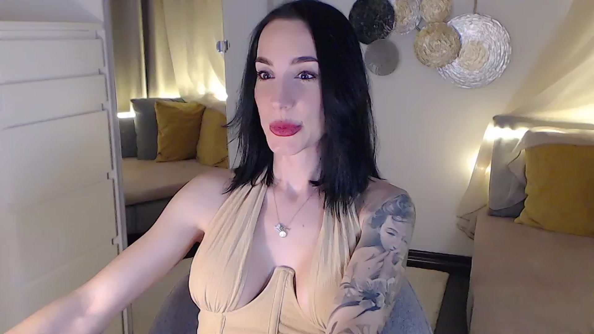 Gallery image thumbnail from RubinRosey's myfreecams stream on, 06/15/2025, 19:00 image 15 of 20
