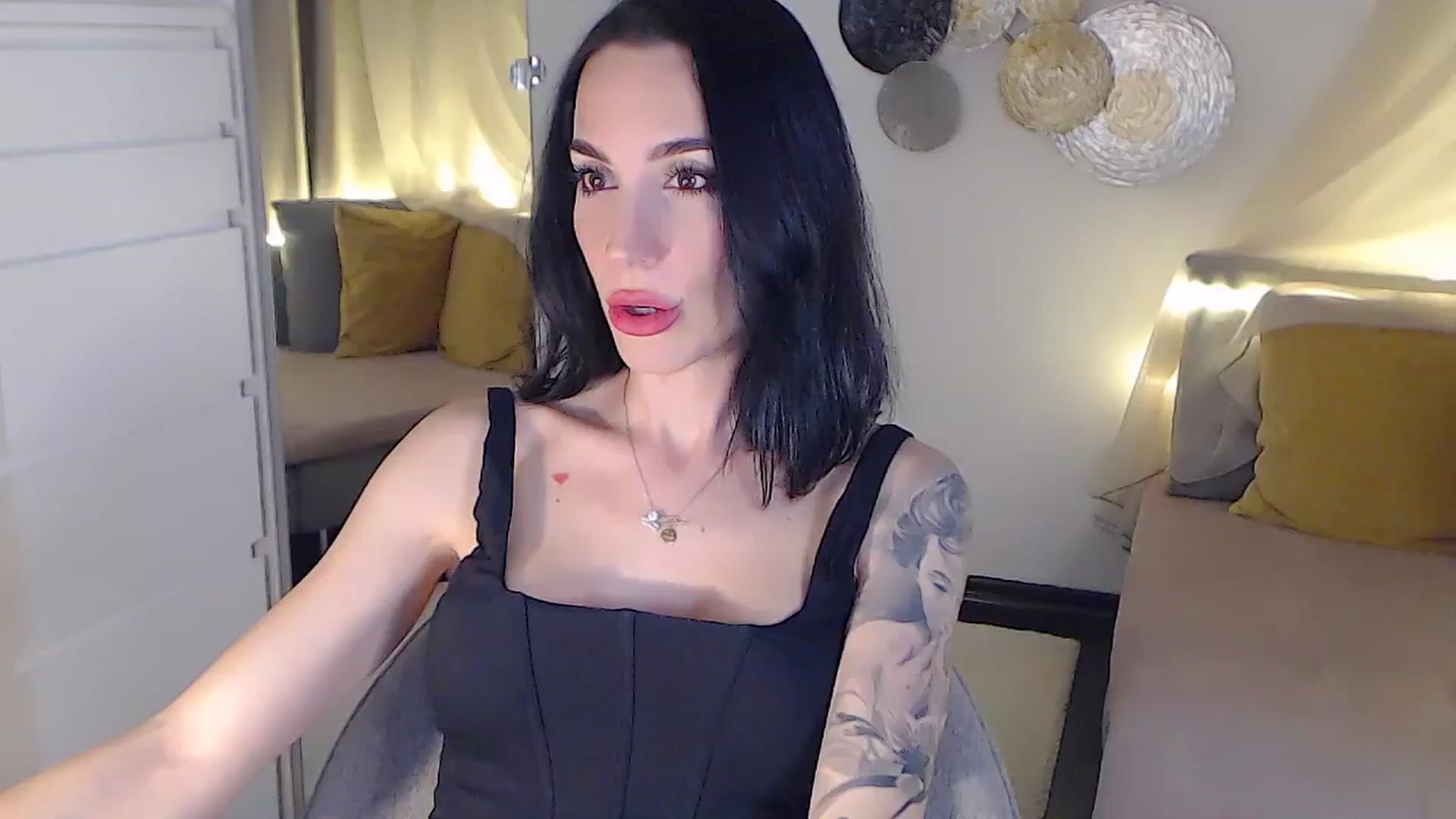 Gallery image thumbnail from RubinRosey's myfreecams stream on, 06/18/2025, 18:02 image 9 of 20
