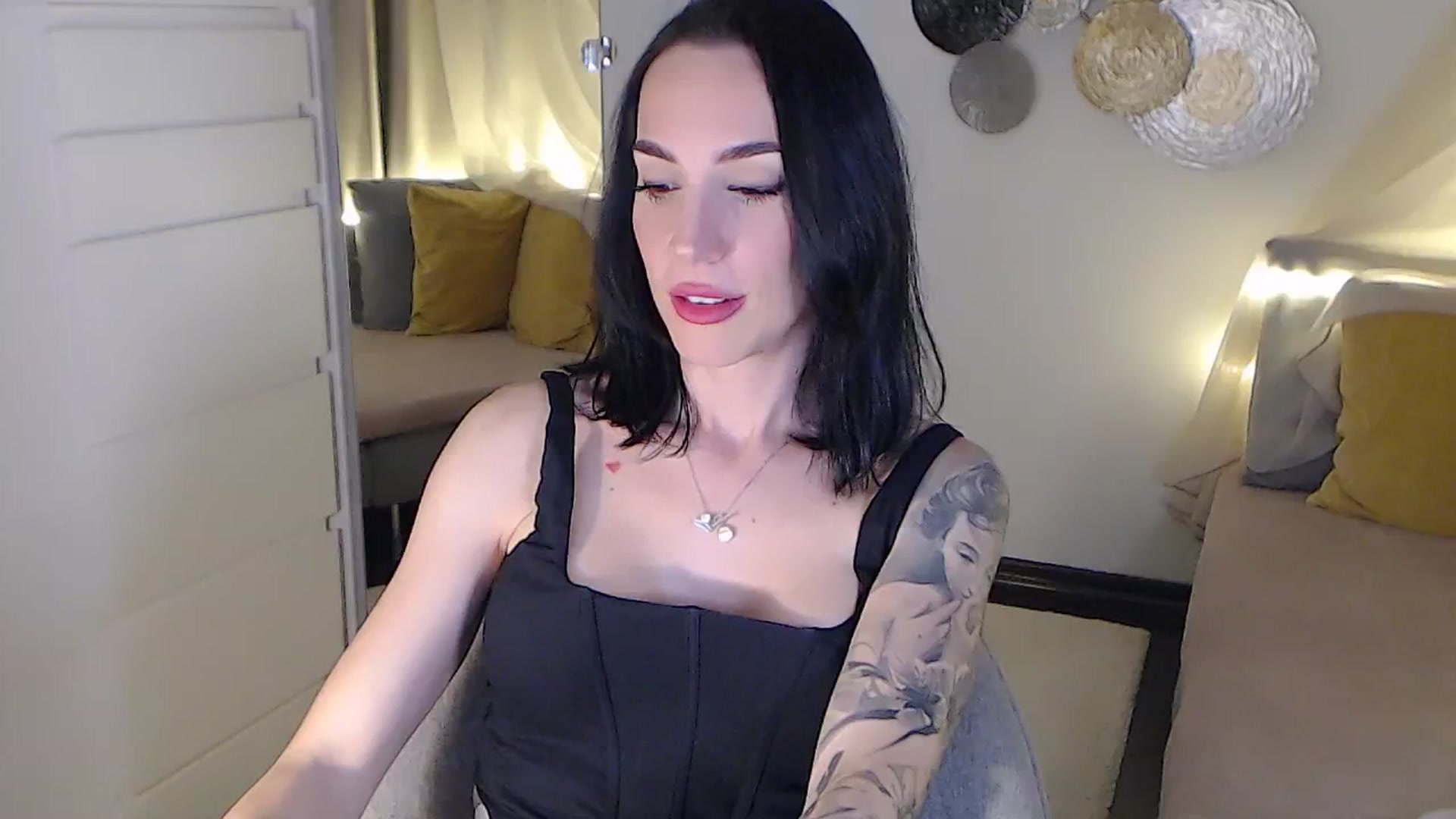 Gallery image thumbnail from RubinRosey's myfreecams stream on, 06/18/2025, 19:03 image 6 of 20