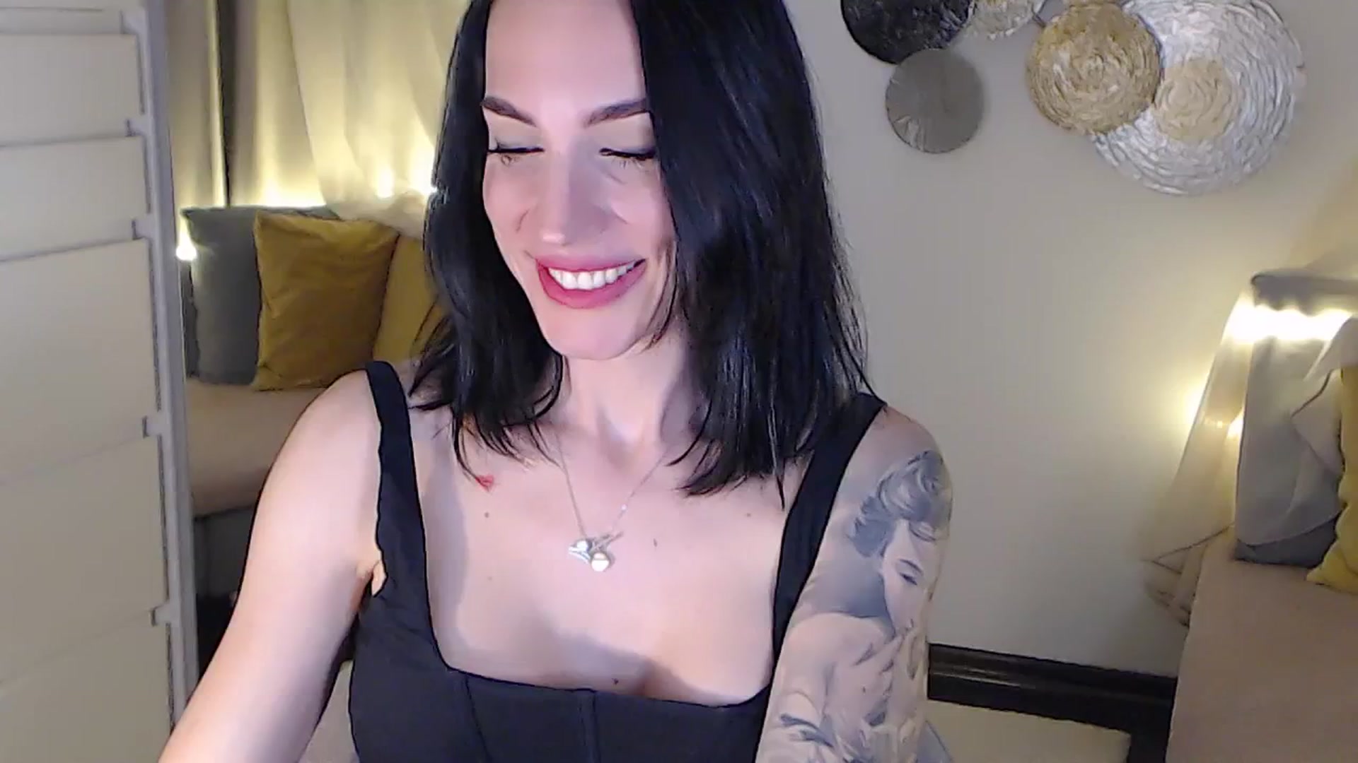 Gallery image thumbnail from RubinRosey's myfreecams stream on, 06/18/2025, 21:08 image 4 of 20
