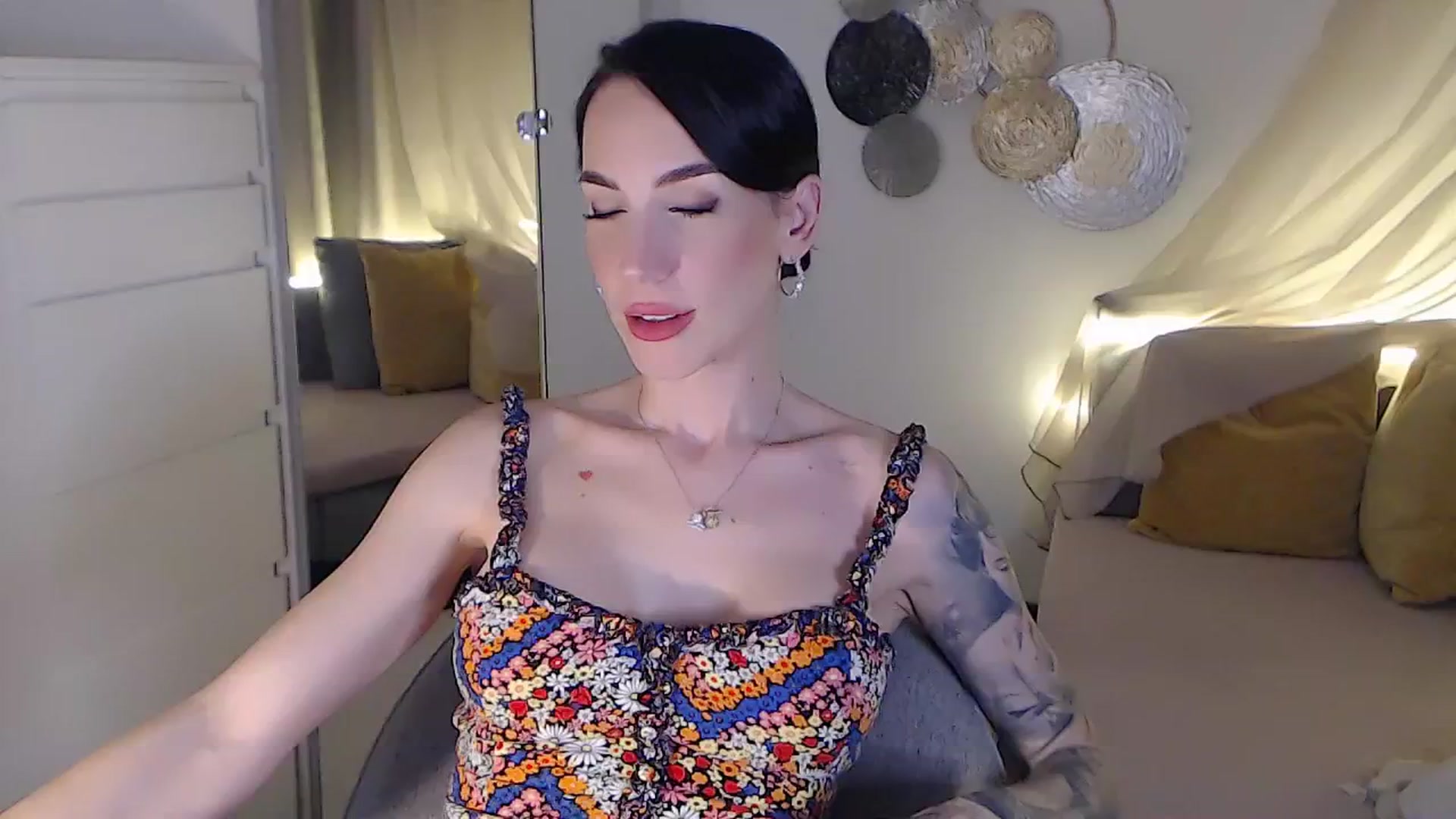 Gallery image thumbnail from RubinRosey's myfreecams stream on, 06/27/2025, 19:00 image 8 of 20