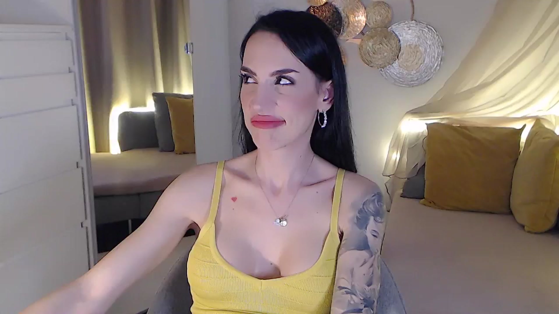 Gallery image thumbnail from RubinRosey's myfreecams stream on, 06/29/2025, 19:01 image 2 of 20