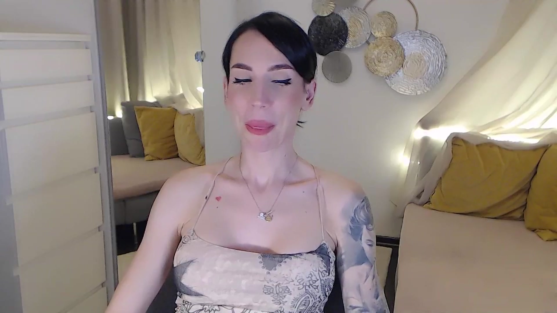 Gallery image thumbnail from RubinRosey's myfreecams stream on, 07/08/2025, 18:56 image 18 of 20