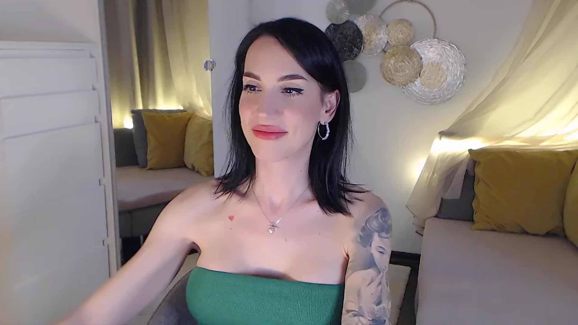 Gallery image thumbnail from RubinRosey's myfreecams stream on, 07/10/2025, 18:36 image 6 of 20