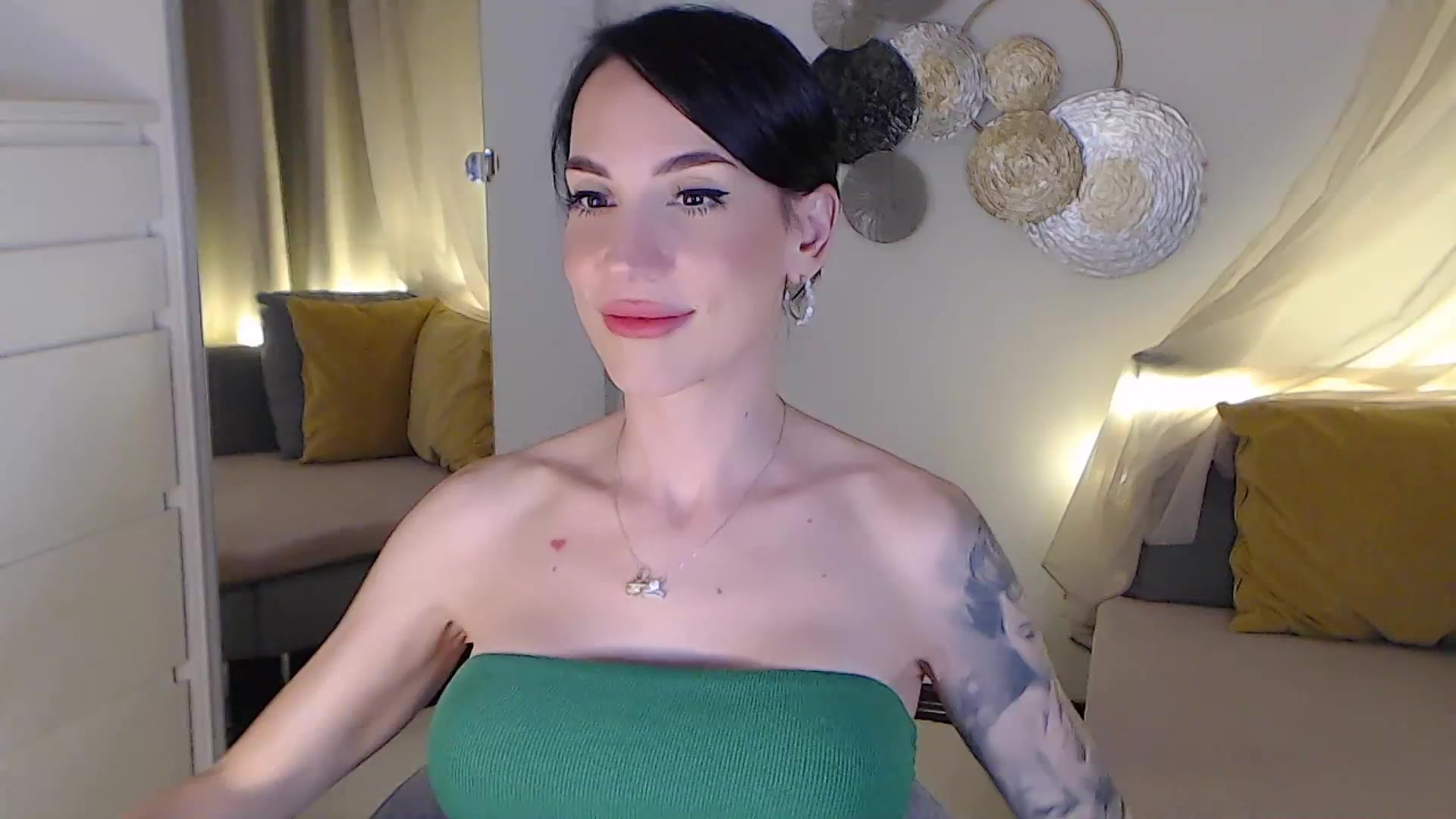 Gallery image thumbnail from RubinRosey's myfreecams stream on, 07/10/2025, 20:10 image 6 of 20