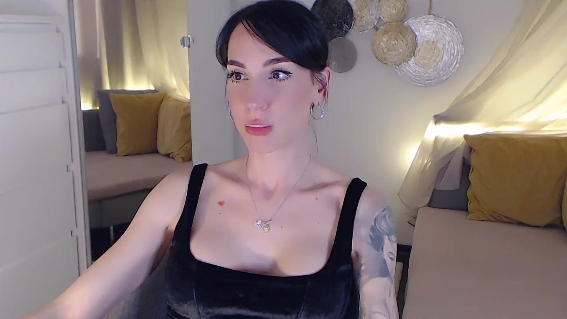 Gallery image thumbnail from RubinRosey's myfreecams stream on, 07/13/2025, 18:55 image 1 of 20