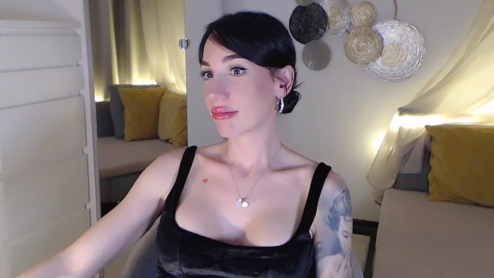 Gallery image thumbnail from RubinRosey's myfreecams stream on, 07/13/2025, 21:02 image 4 of 20