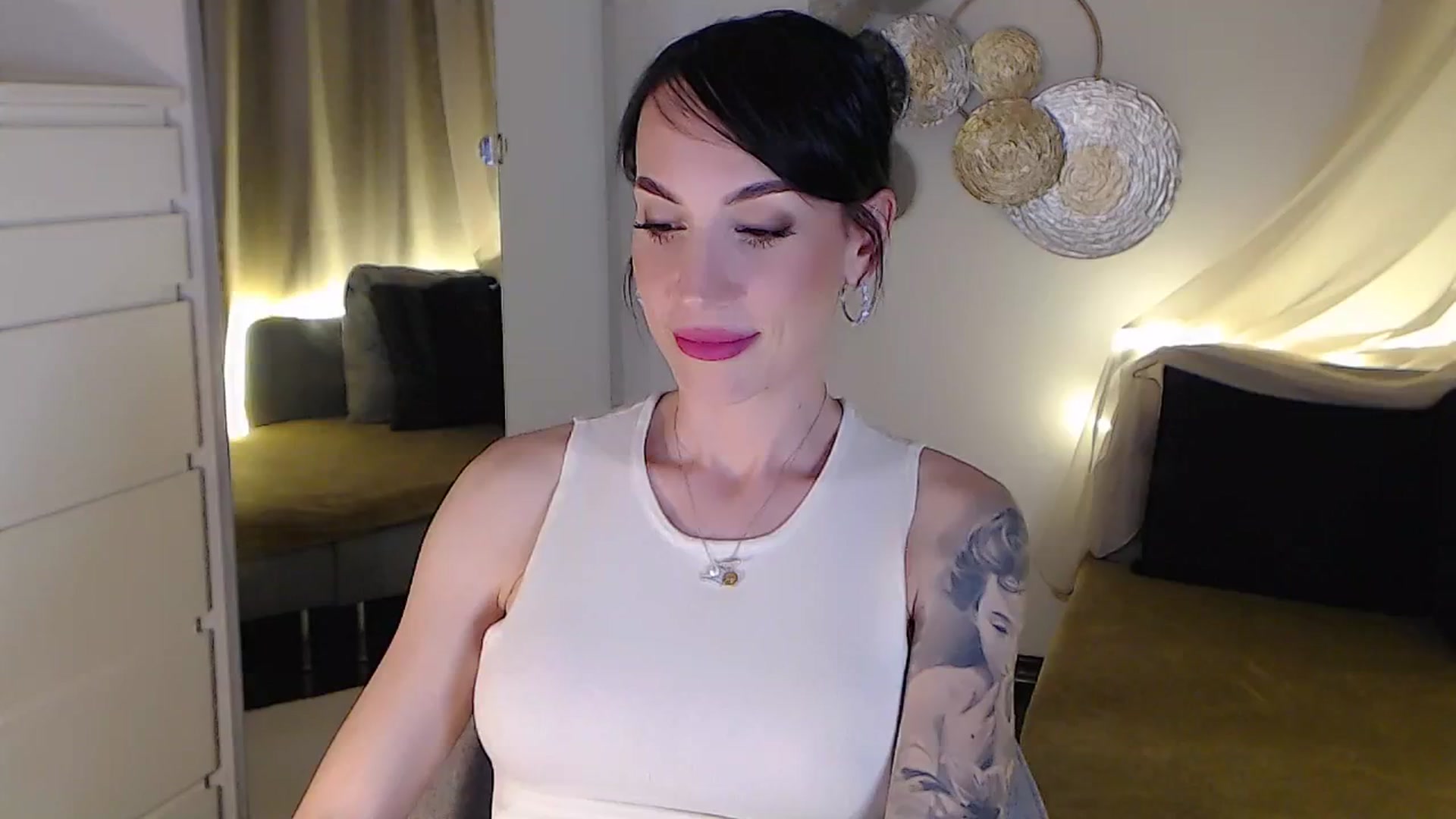 Gallery image thumbnail from RubinRosey's myfreecams stream on, 08/10/2025, 19:01 image 17 of 20