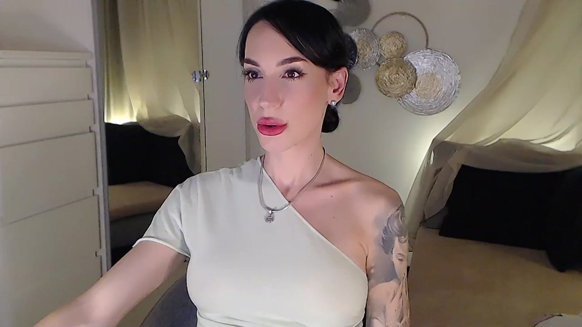 Gallery image thumbnail from RubinRosey's myfreecams stream on, 11/27/2025, 19:50 image 1 of 20