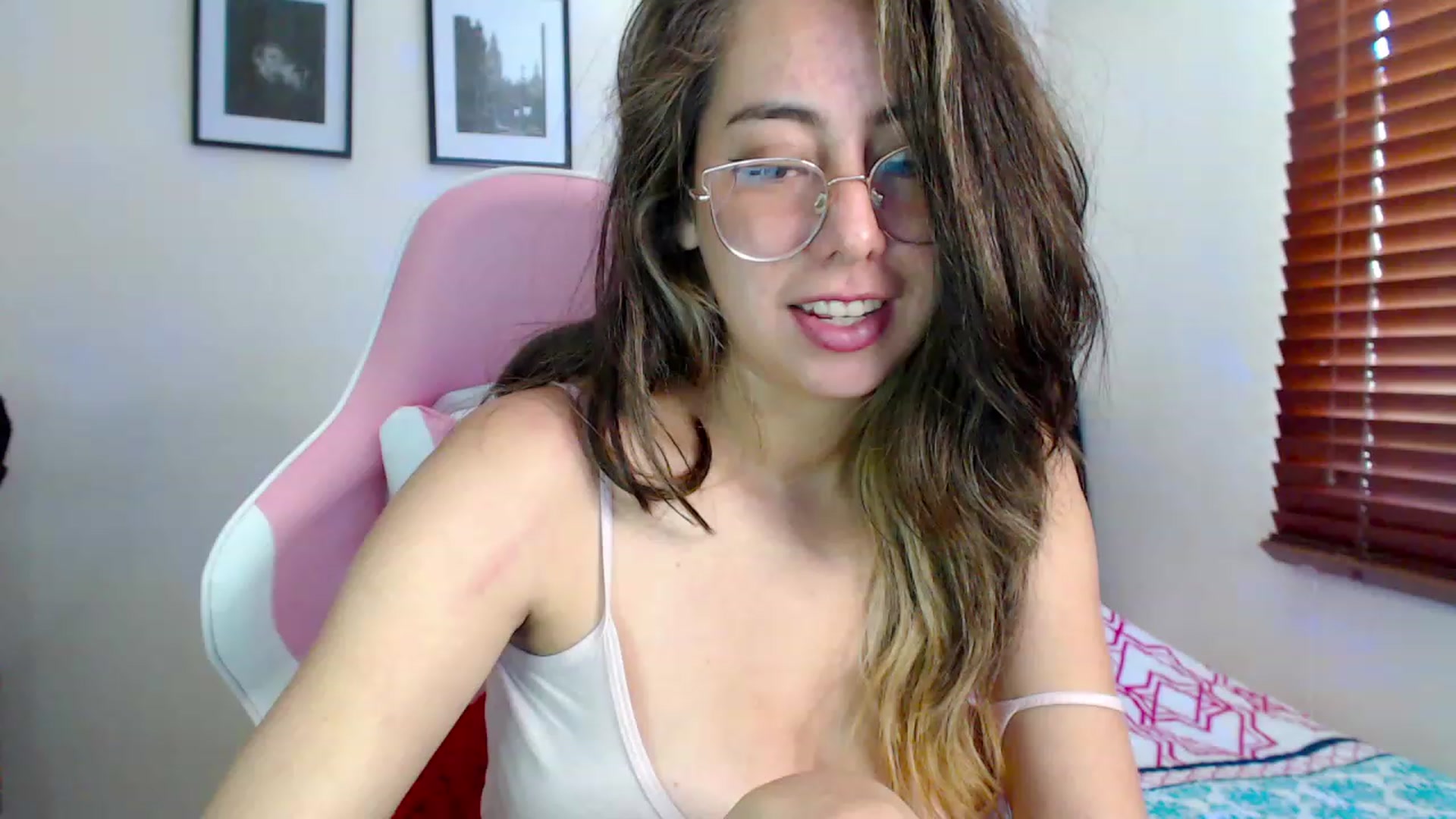 Gallery image thumbnail from RubyJane_'s myfreecams stream on, 10/07/2023, 17:05 image 18 of 20