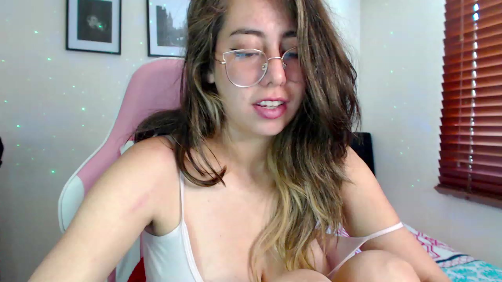 Gallery image thumbnail from RubyJane_'s myfreecams stream on, 10/07/2023, 17:05 image 19 of 20