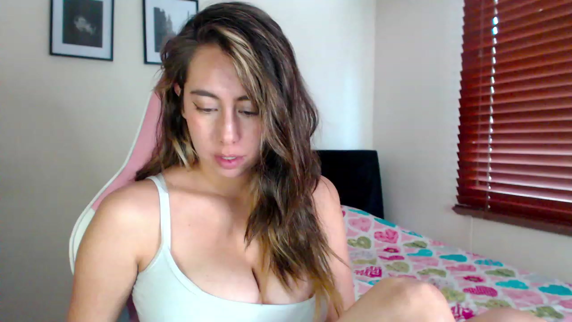 Gallery image thumbnail from RubyJane_'s myfreecams stream on, 12/05/2023, 18:16 image 19 of 20