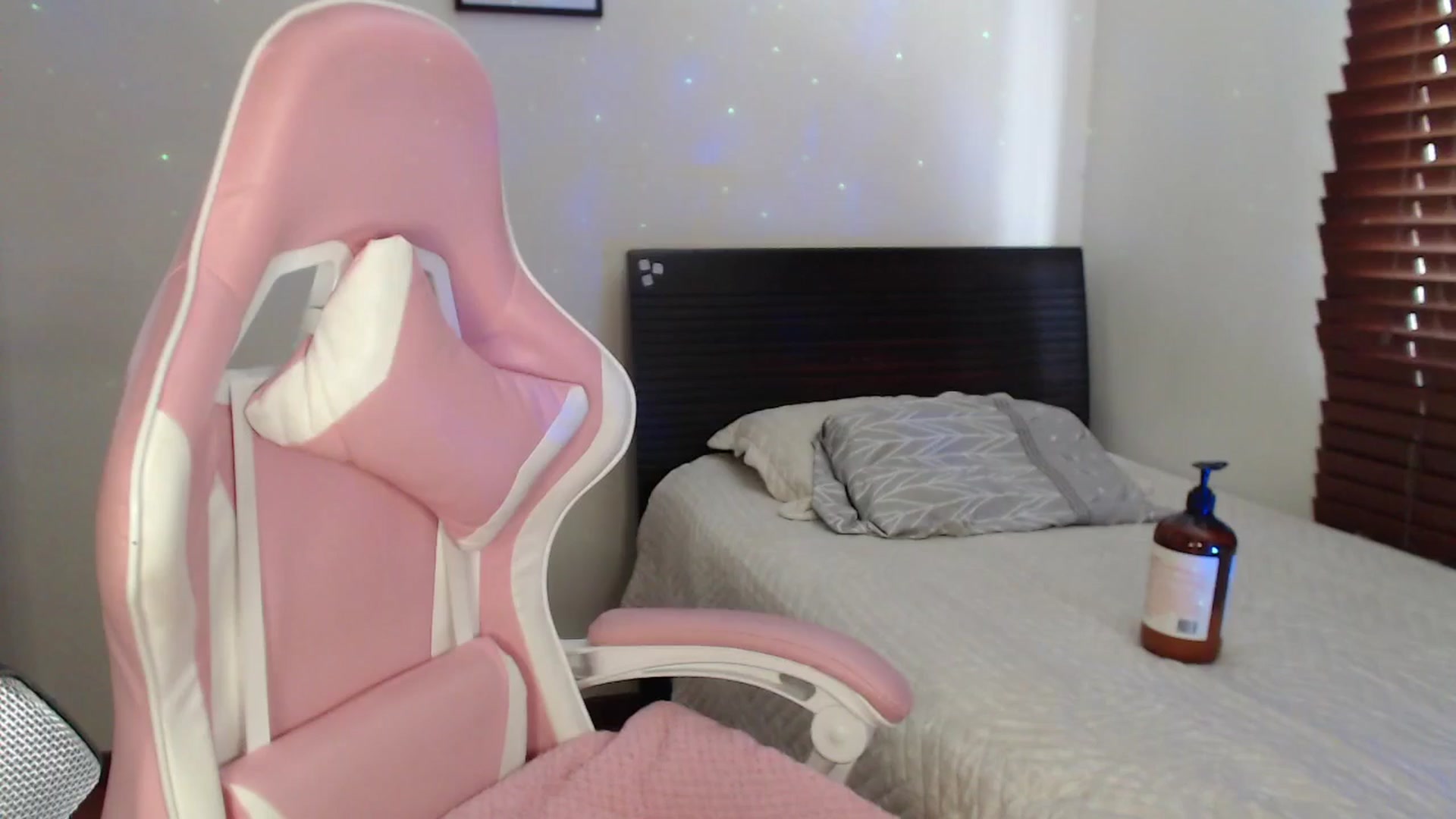 Gallery image thumbnail from RubyJane_'s myfreecams stream on, 04/02/2025, 15:17 image 17 of 20