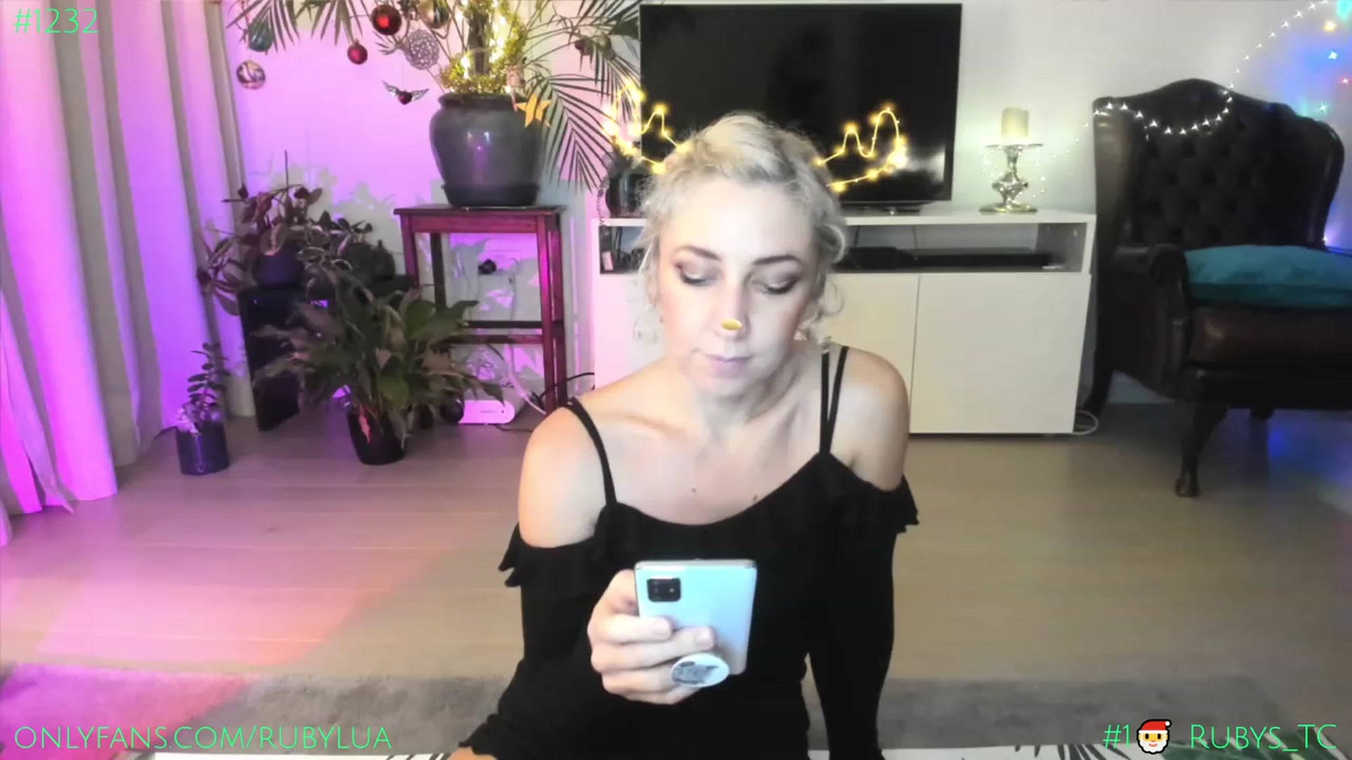 Gallery image thumbnail from Ruby_Lua's myfreecams stream on, 12/10/2022, 21:33 image 6 of 20