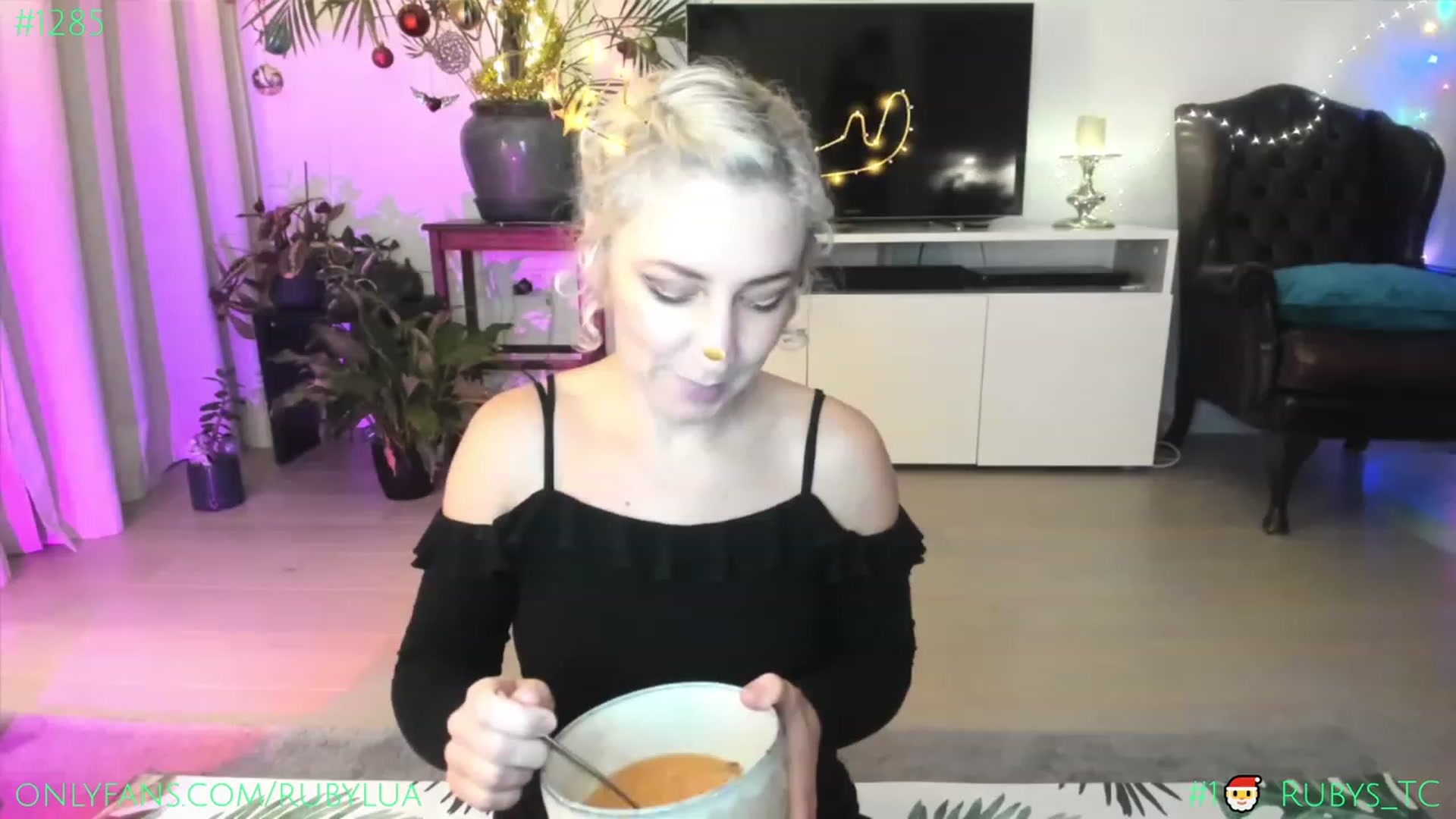 Gallery image thumbnail from Ruby_Lua's myfreecams stream on, 12/10/2022, 21:33 image 2 of 20