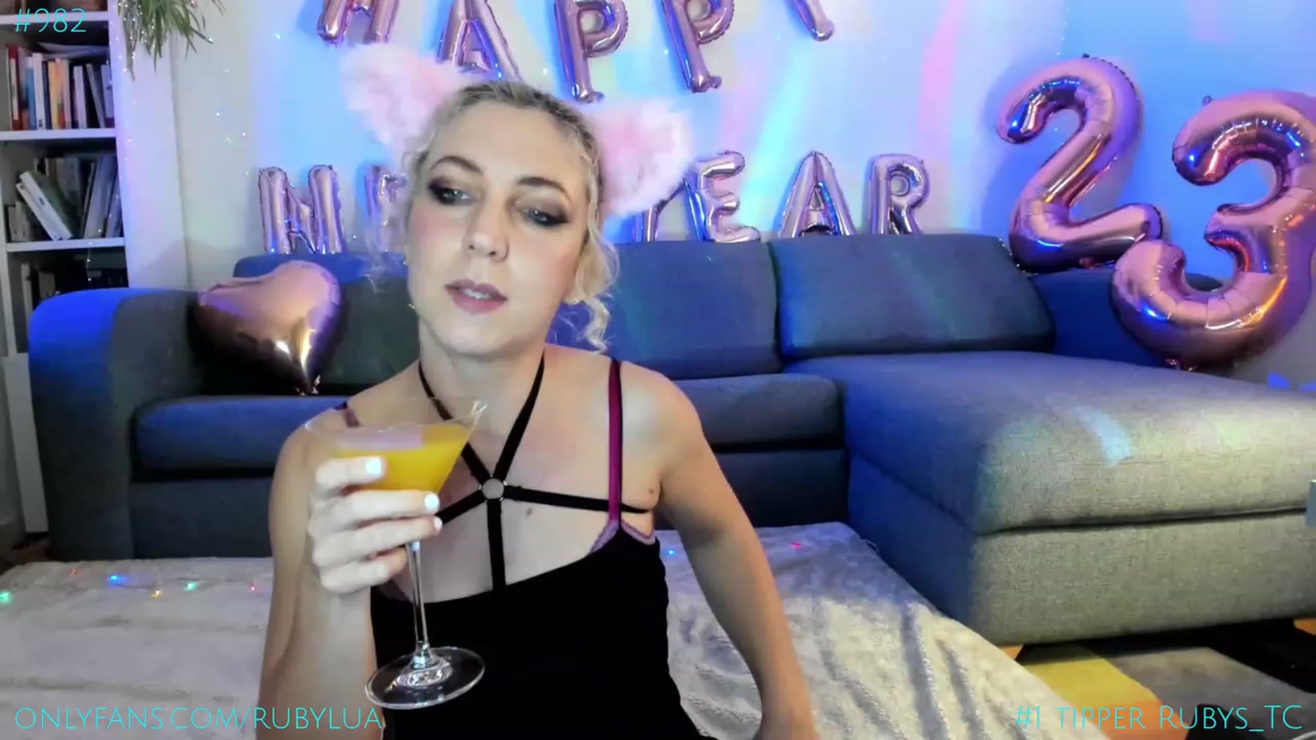 Gallery image thumbnail from Ruby_Lua's myfreecams stream on, 12/31/2022, 23:47 image 9 of 20