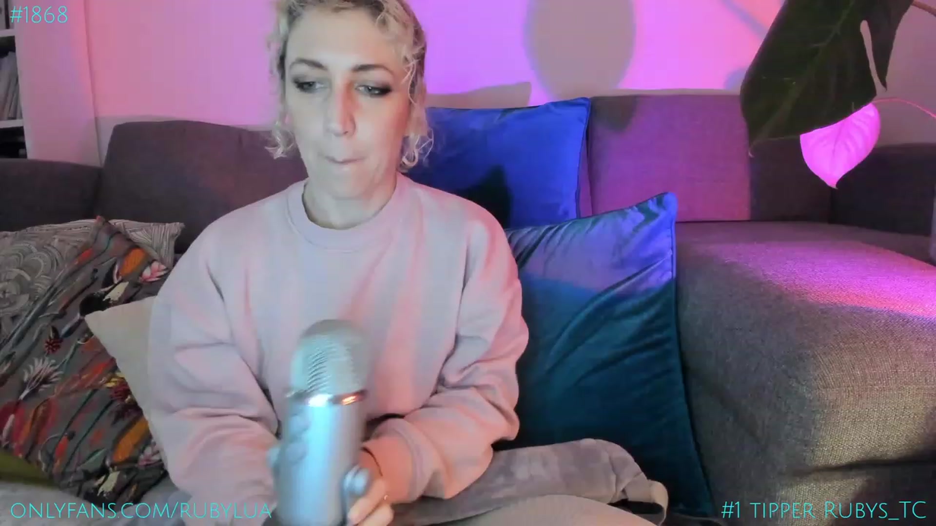 Gallery image thumbnail from Ruby_Lua's myfreecams stream on, 03/23/2023, 21:07 image 10 of 20